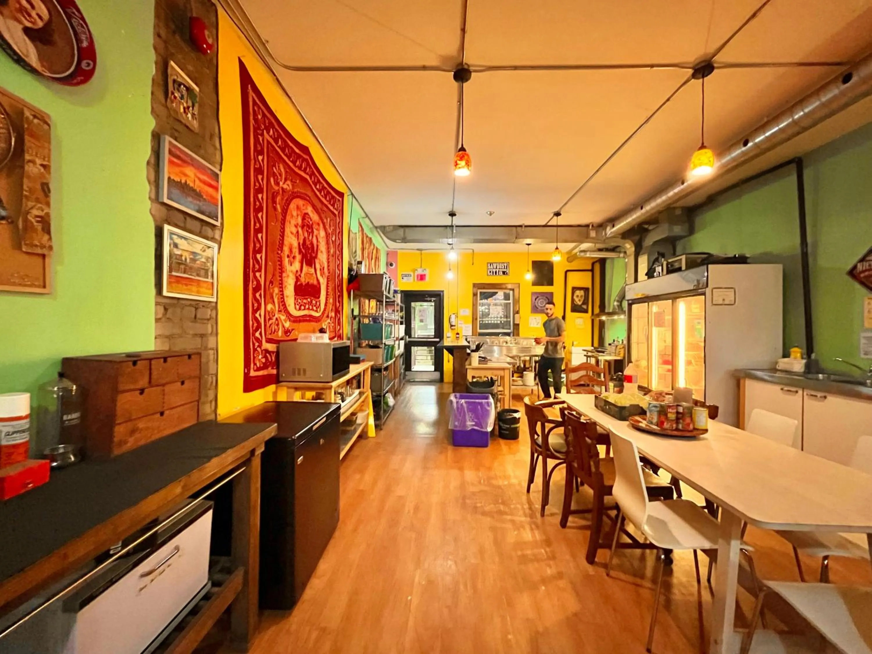 Kitchen or kitchenette in The Only Backpacker's Inn