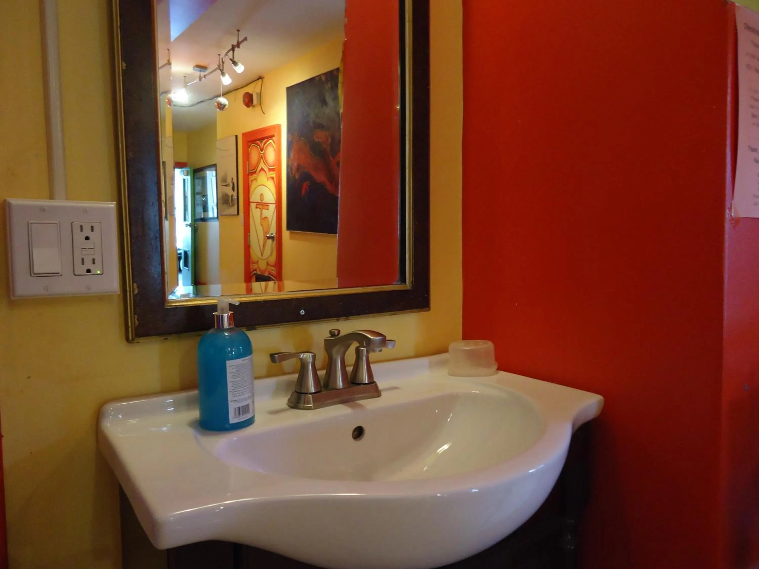 Bathroom in The Only Backpacker's Inn