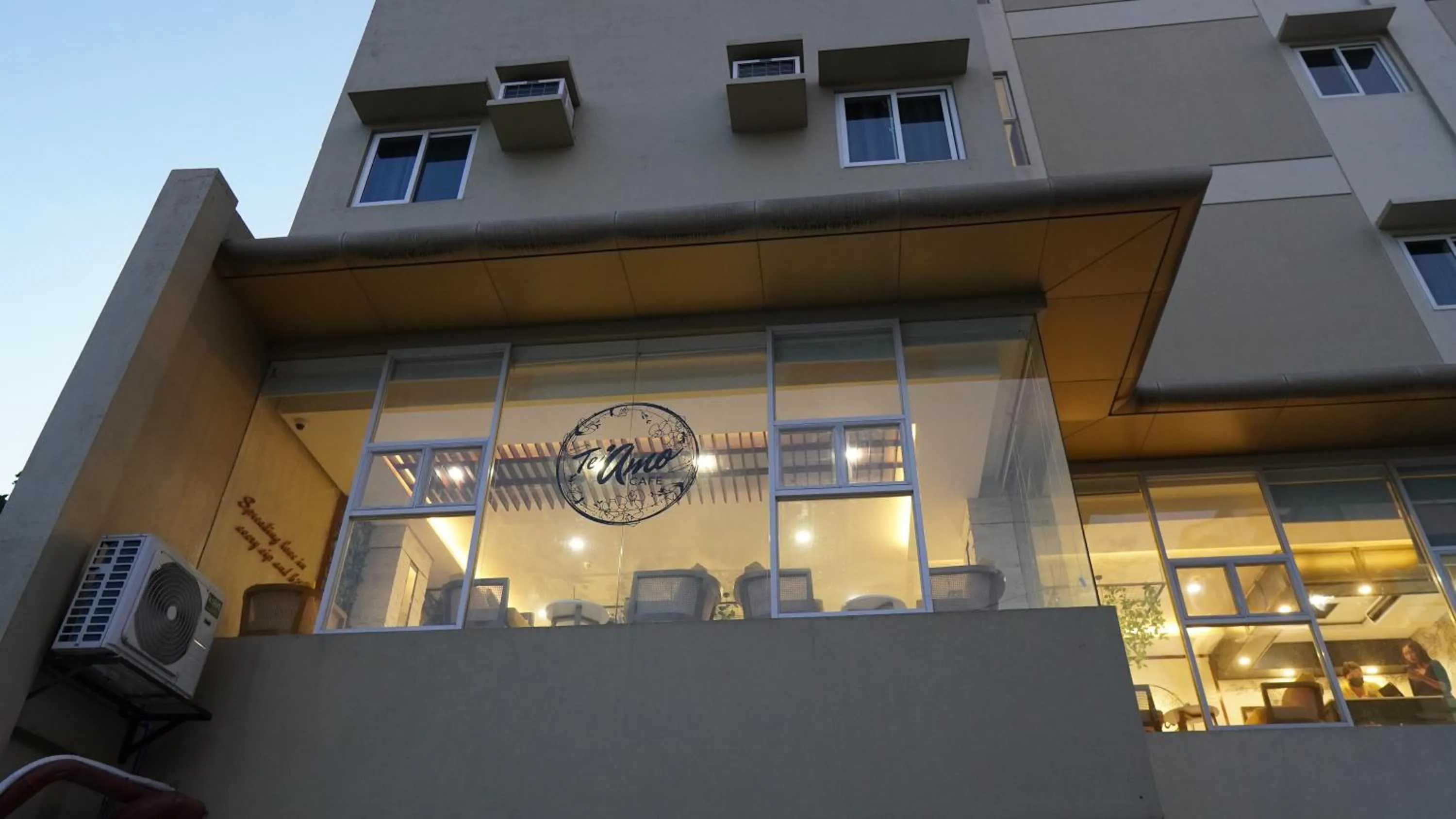 Restaurant/places to eat in Hotel One