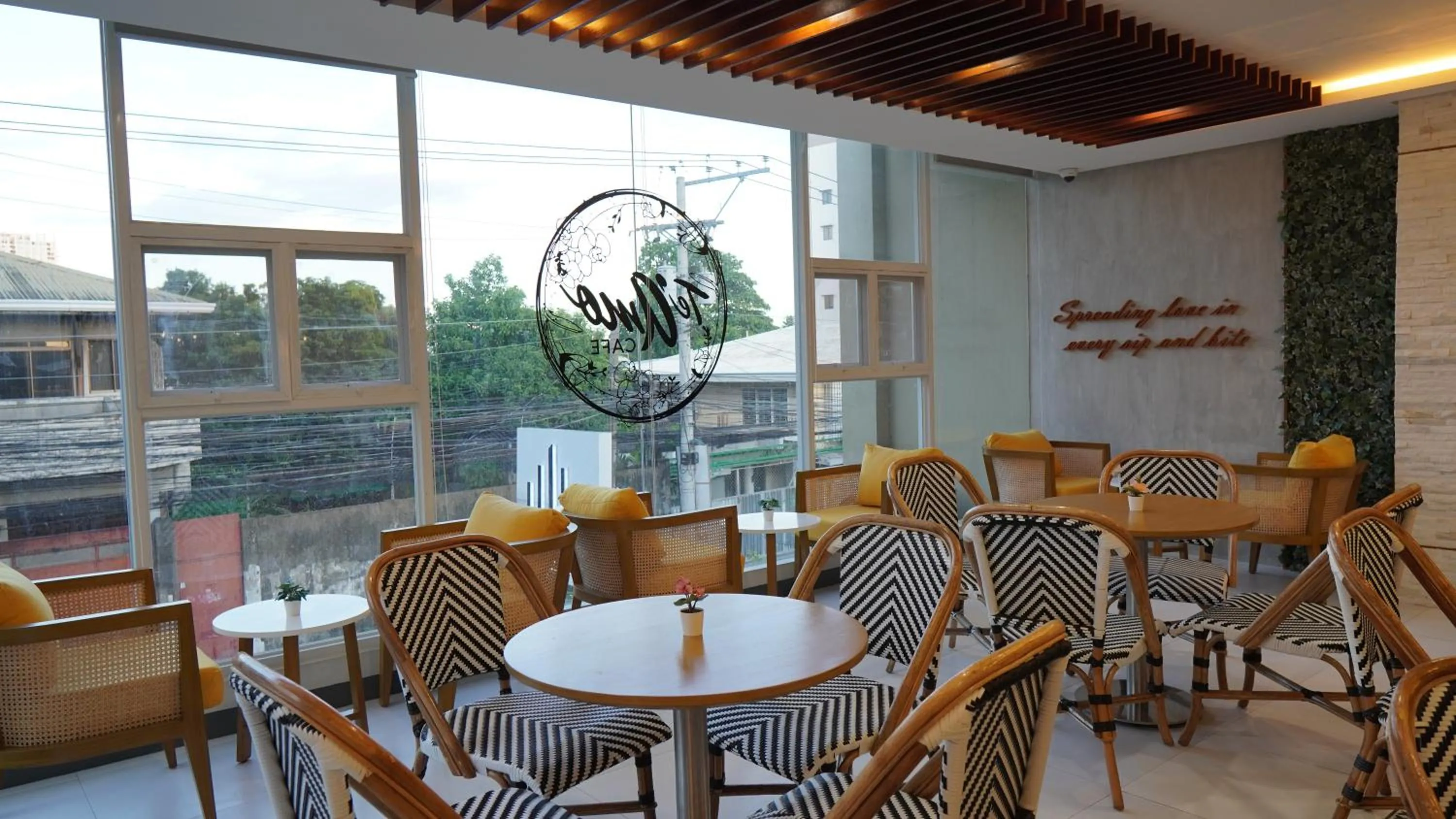 Restaurant/places to eat in Hotel One