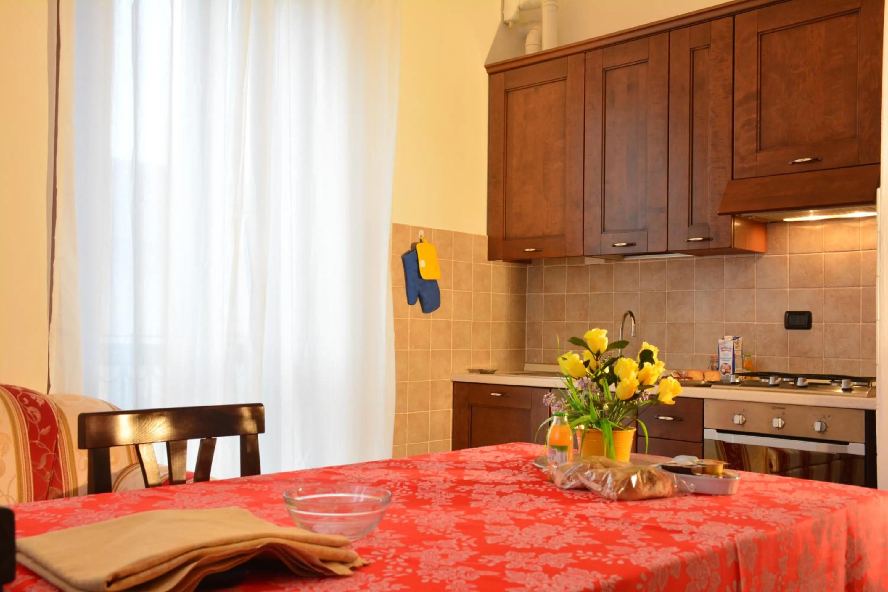 Dining area, Bed in Villa Regina
