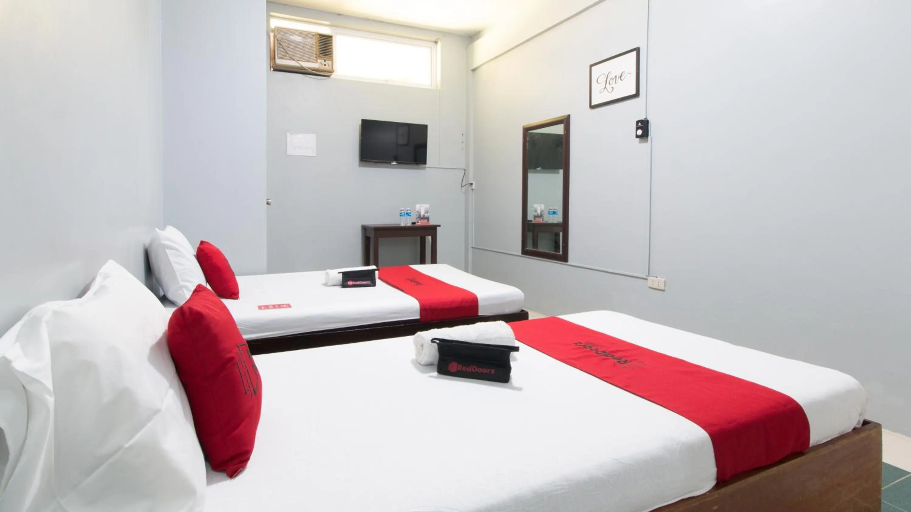 Bed in RedDoorz at Teofila Lodge