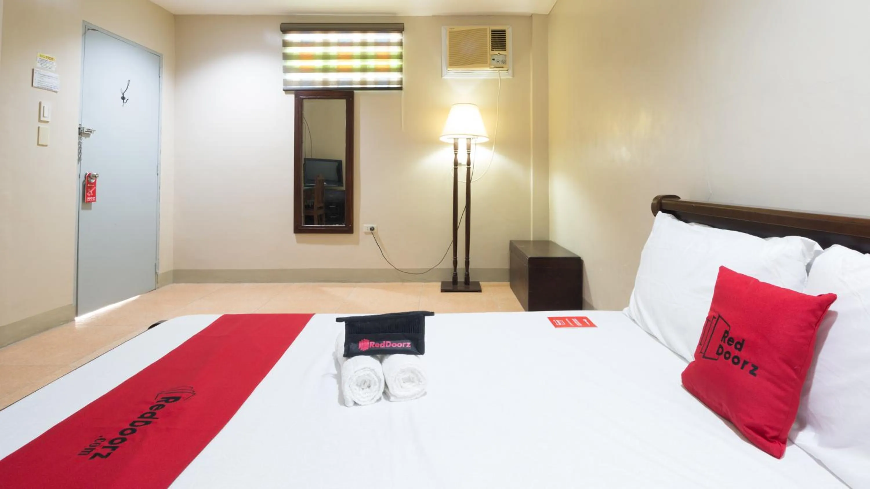 Bed in RedDoorz at Teofila Lodge