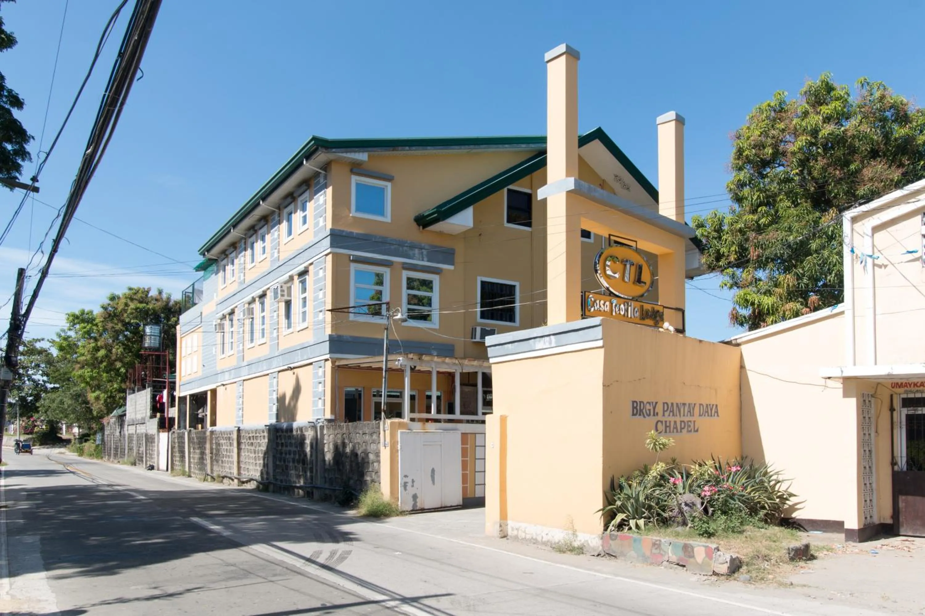 Property building in RedDoorz at Teofila Lodge