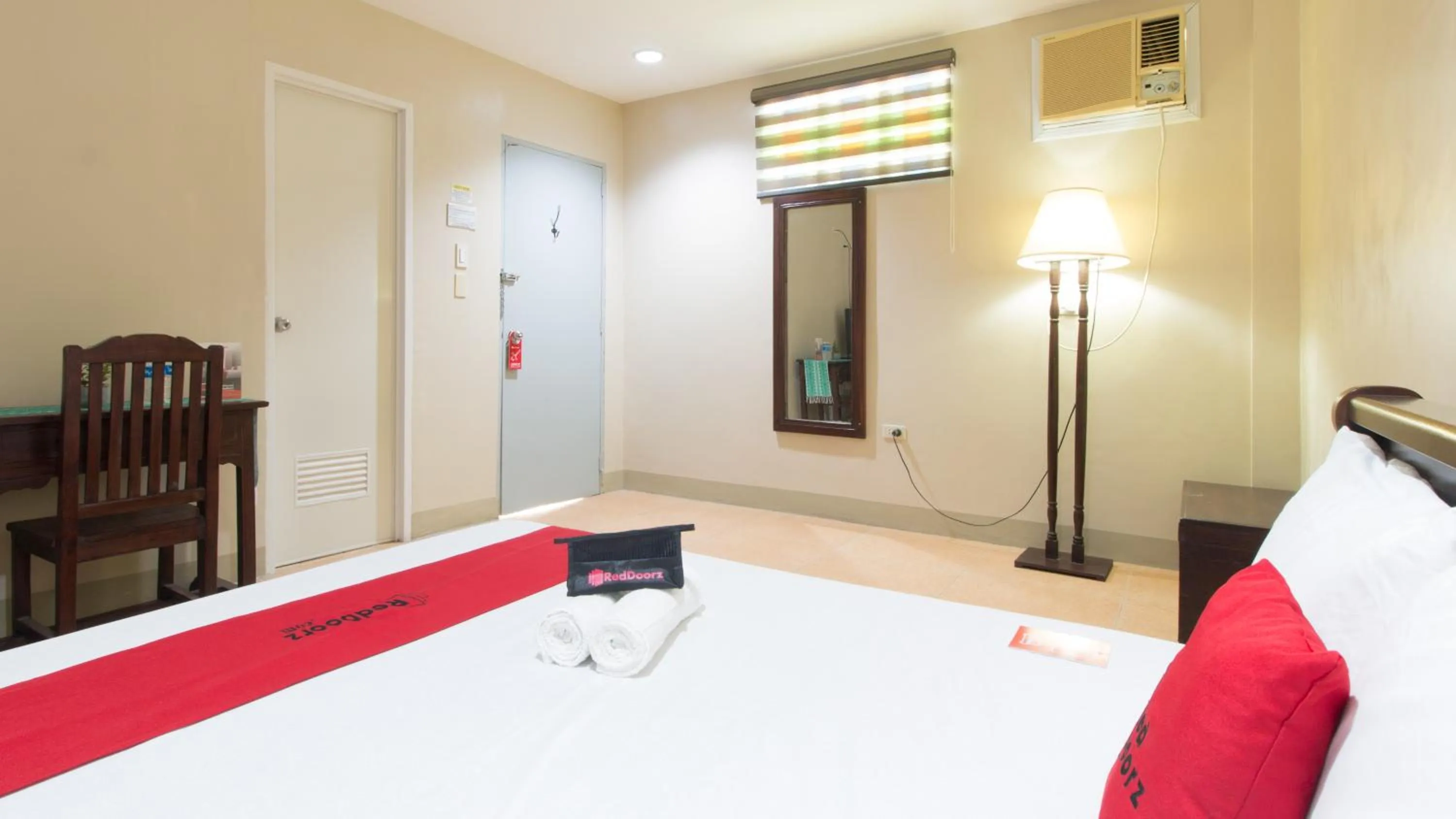 Bed in RedDoorz at Teofila Lodge