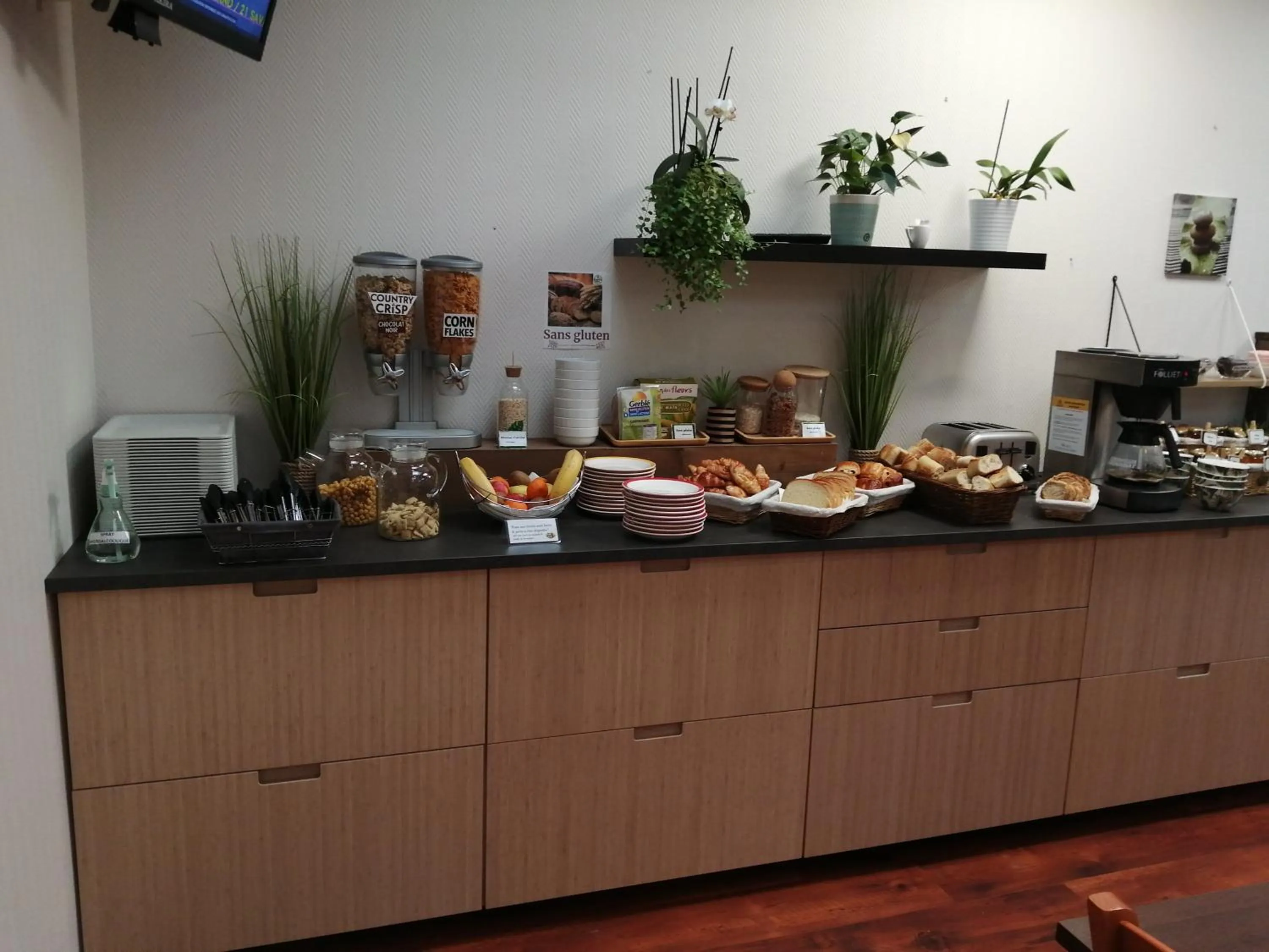 Food and drinks in Hôtel L'Iroko The Originals City