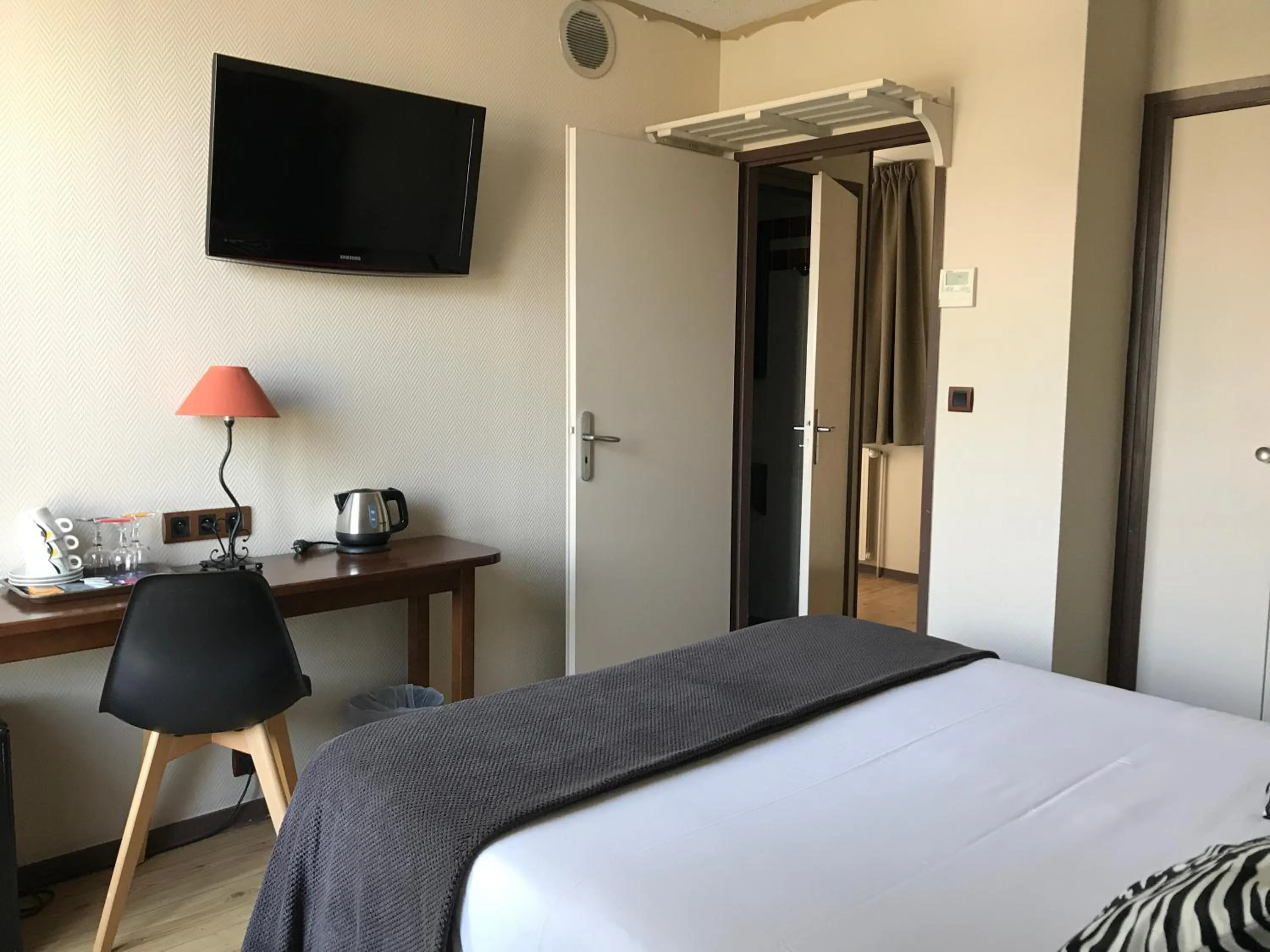 Bed in Hôtel L'Iroko The Originals City