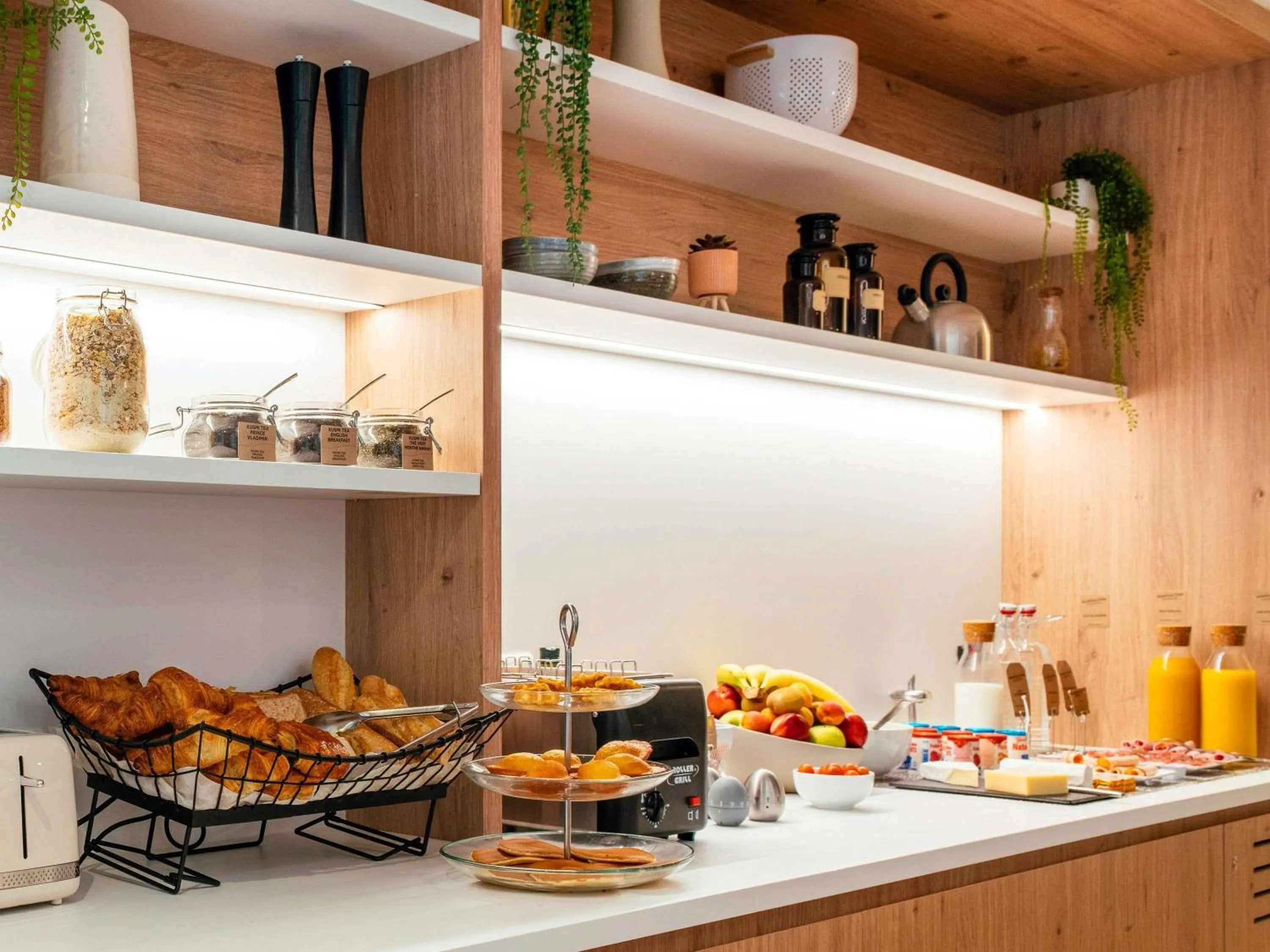 Breakfast in Aparthotel Adagio Paris Opéra