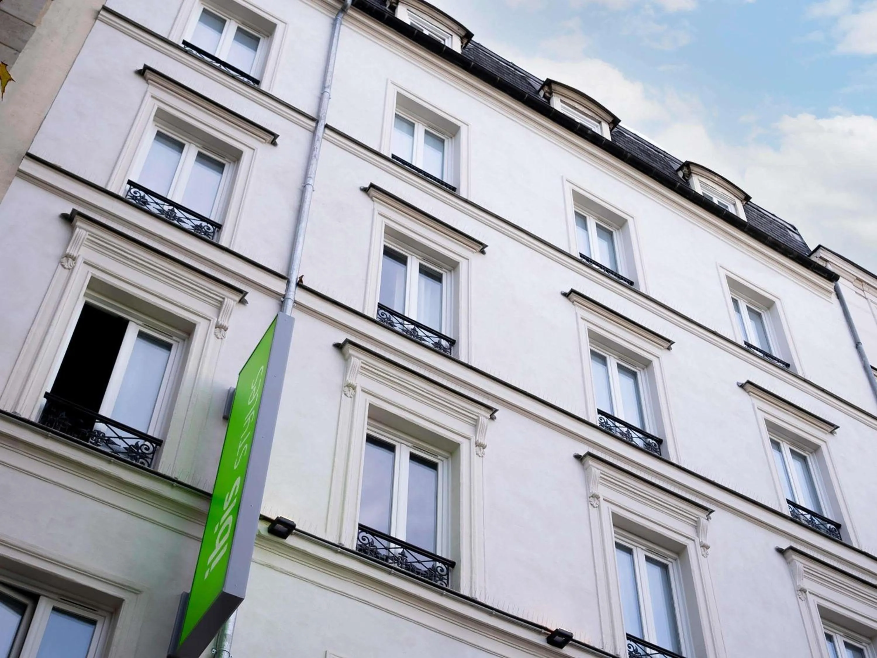 Property building in Ibis Styles Paris Batignolles
