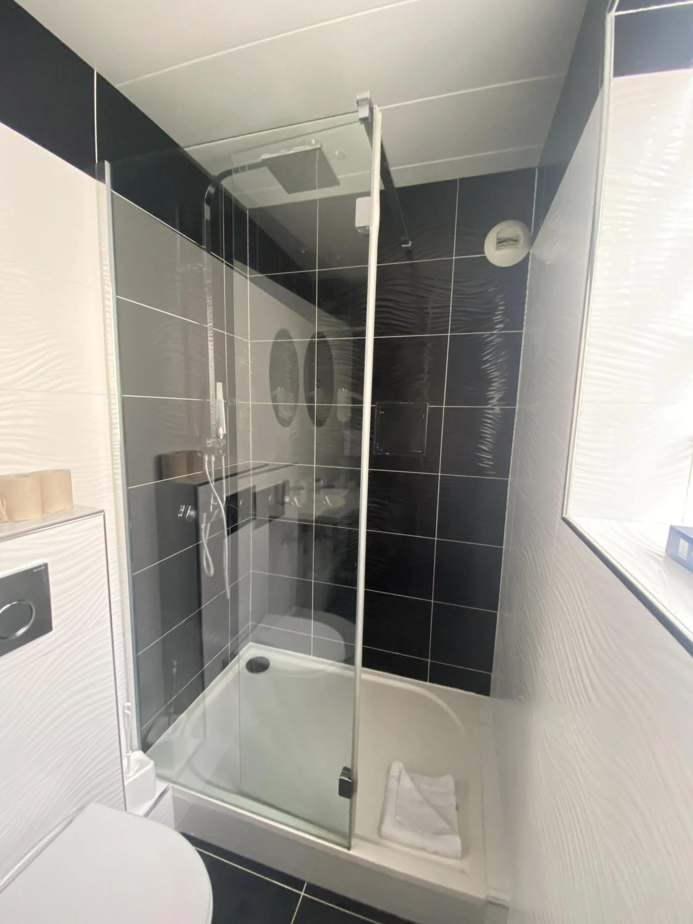 Bedroom in Ibis Styles Paris Batignolles