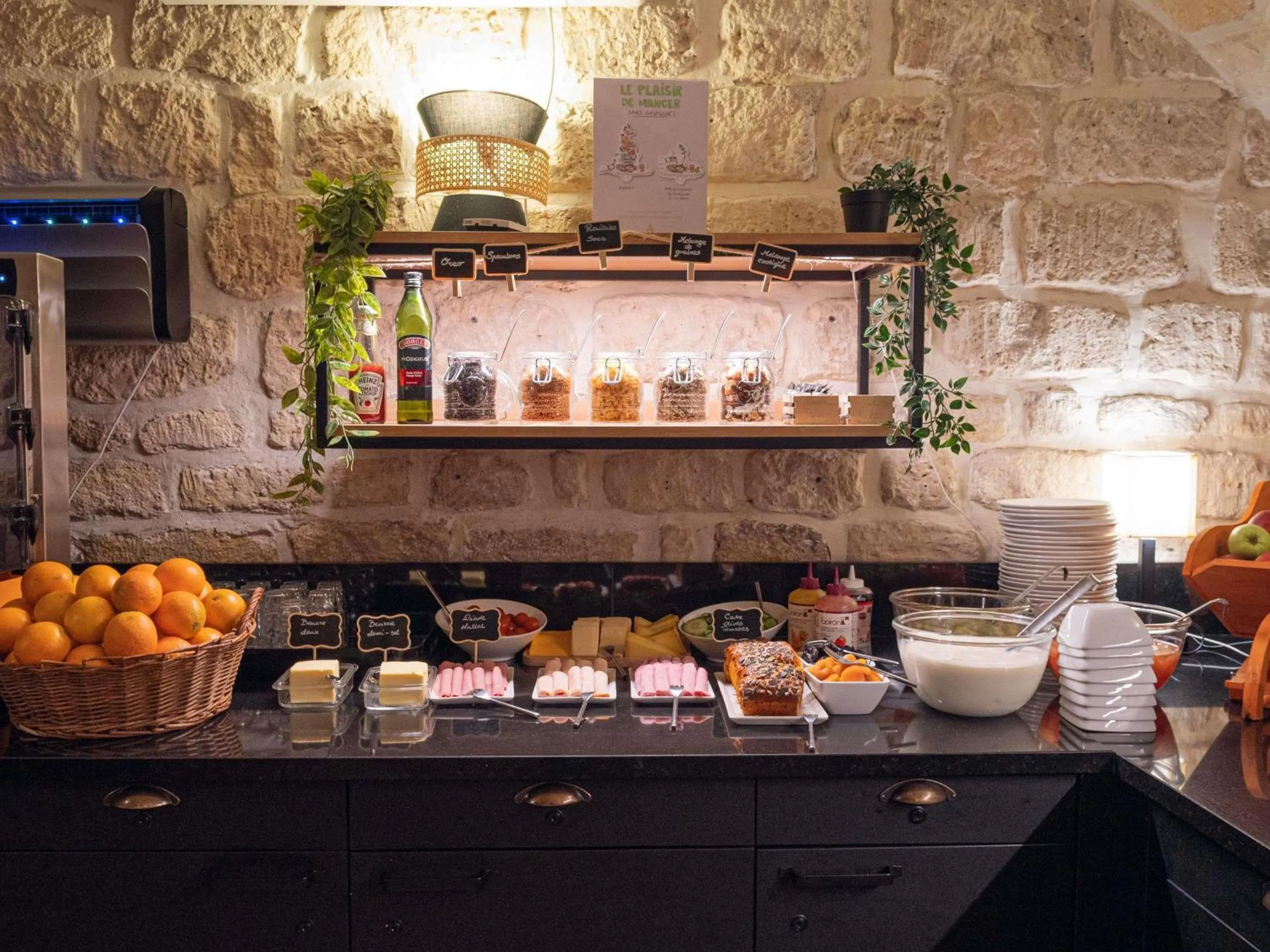 Breakfast in Ibis Styles Paris Batignolles