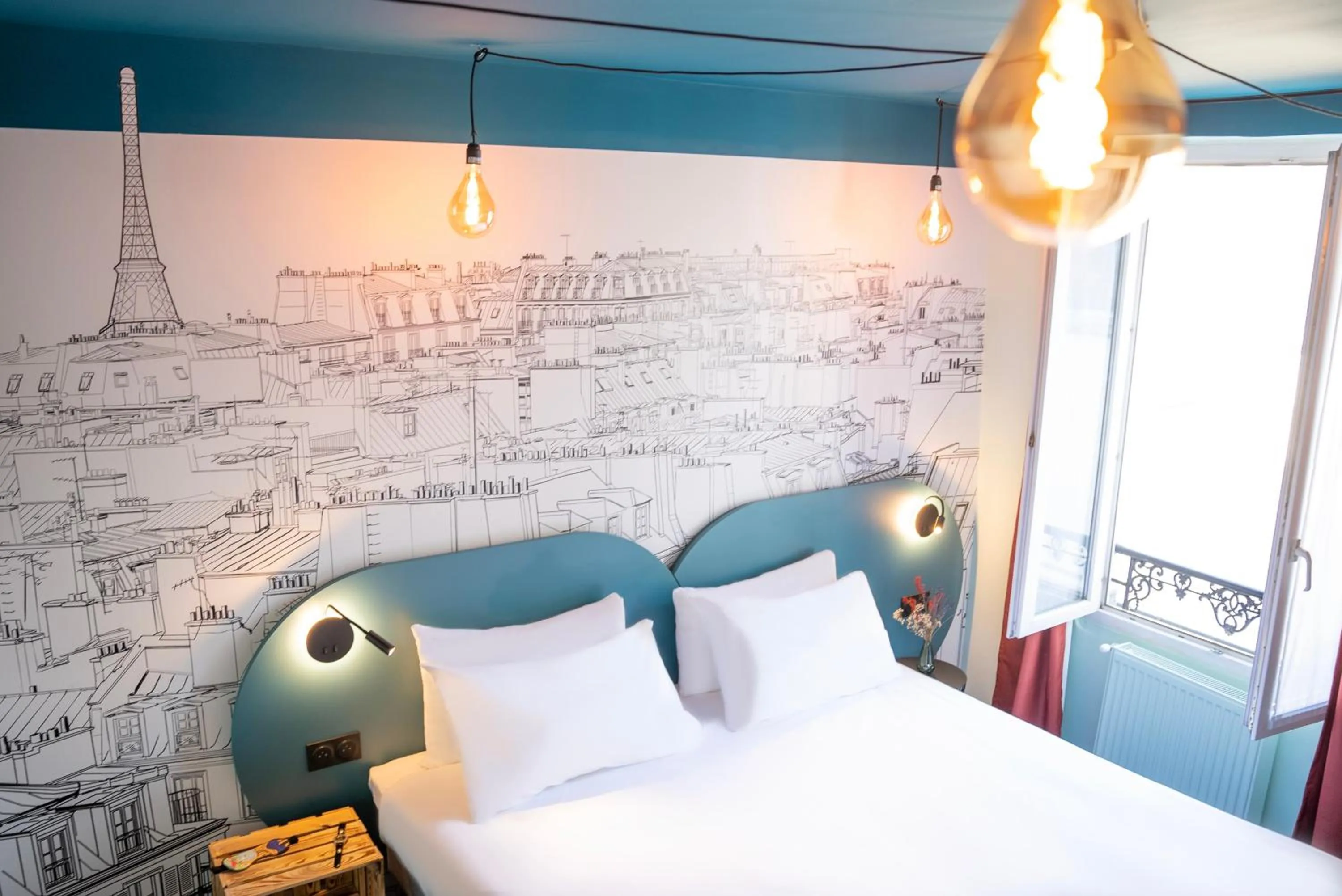 Bed in Ibis Styles Paris Batignolles