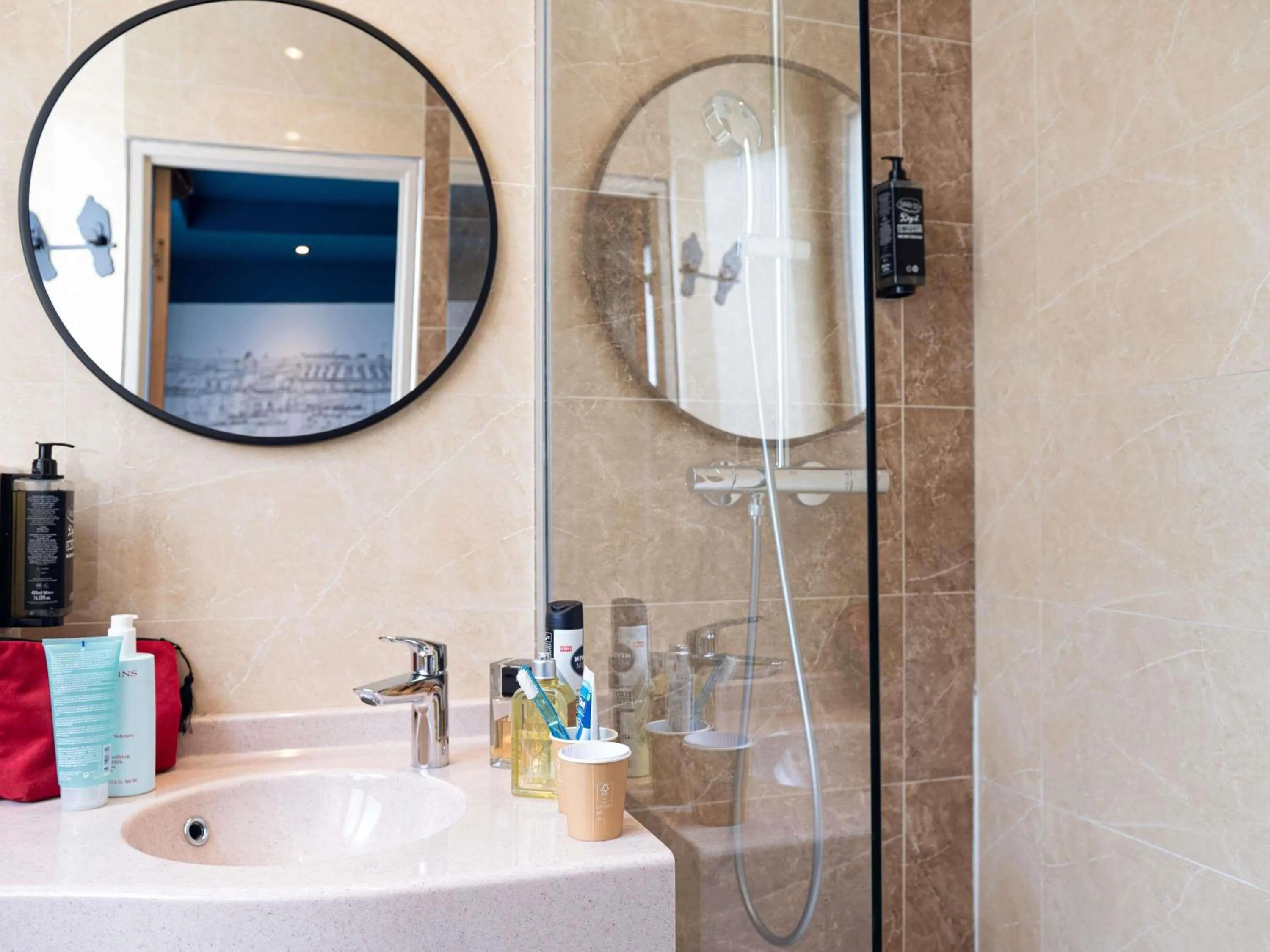 Bedroom in Ibis Styles Paris Batignolles