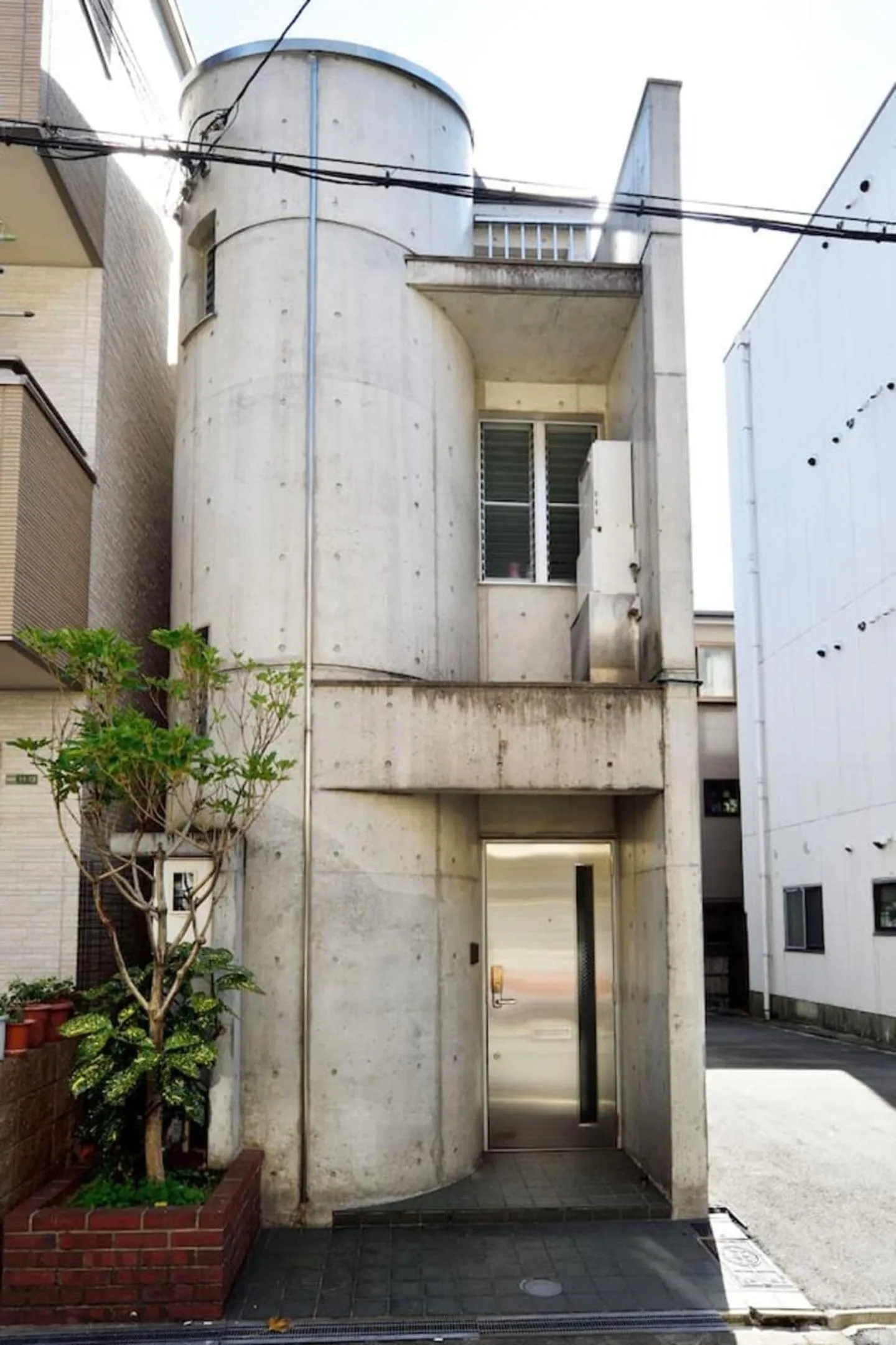 Property building in KU1 Kurosaki House