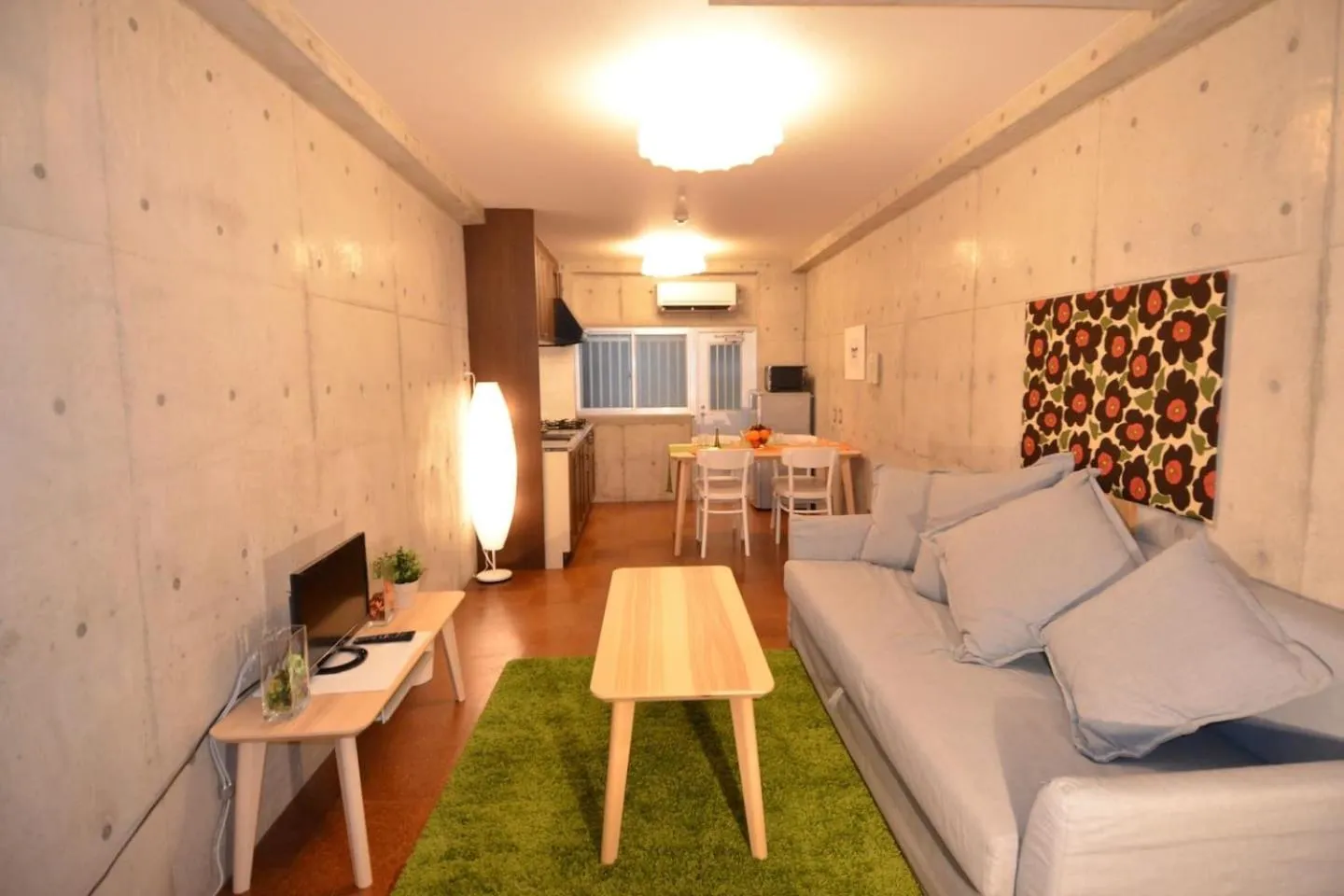 Communal lounge/ TV room in KU1 Kurosaki House