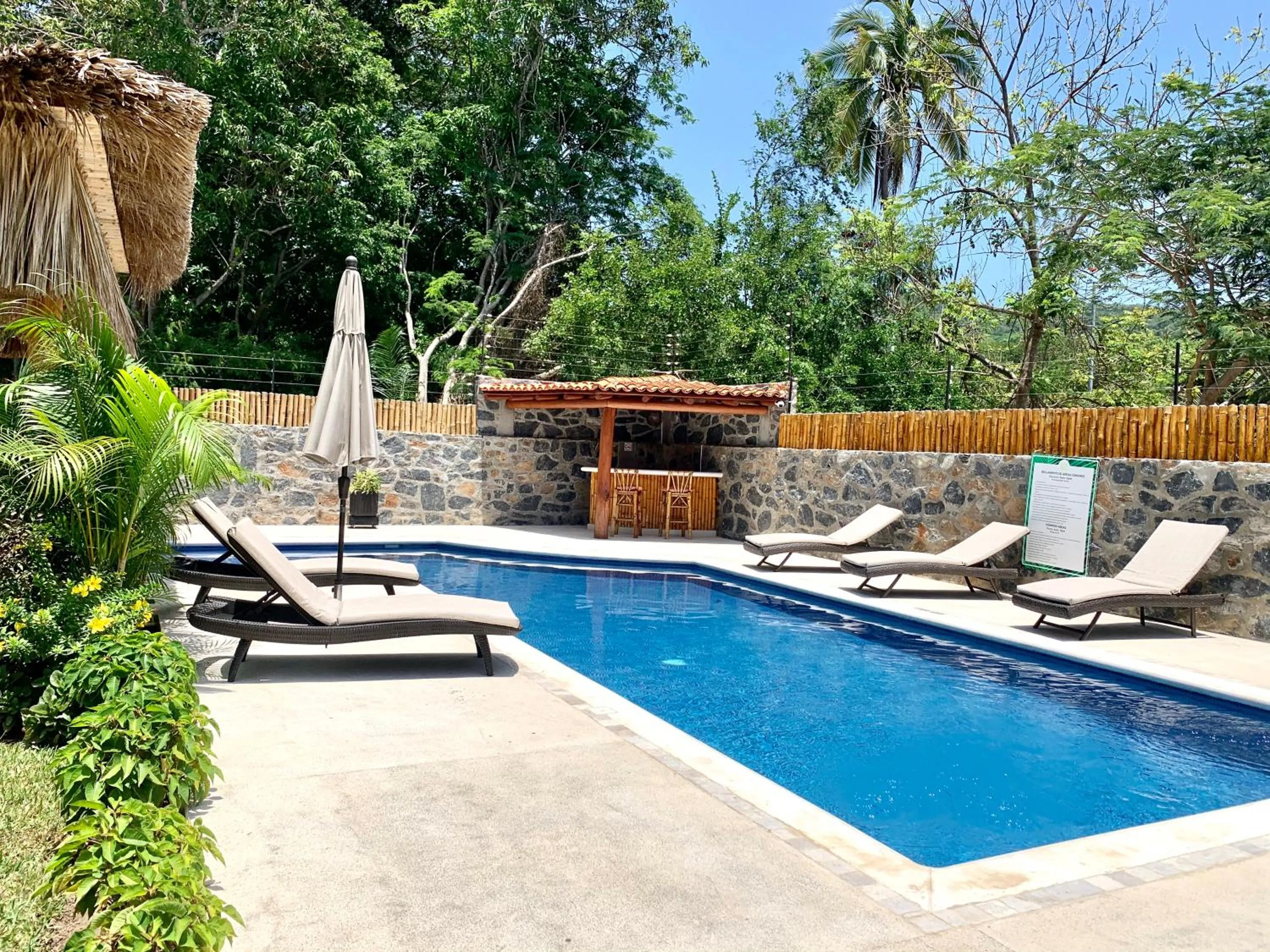 Swimming pool in Solez Zihuatanejo