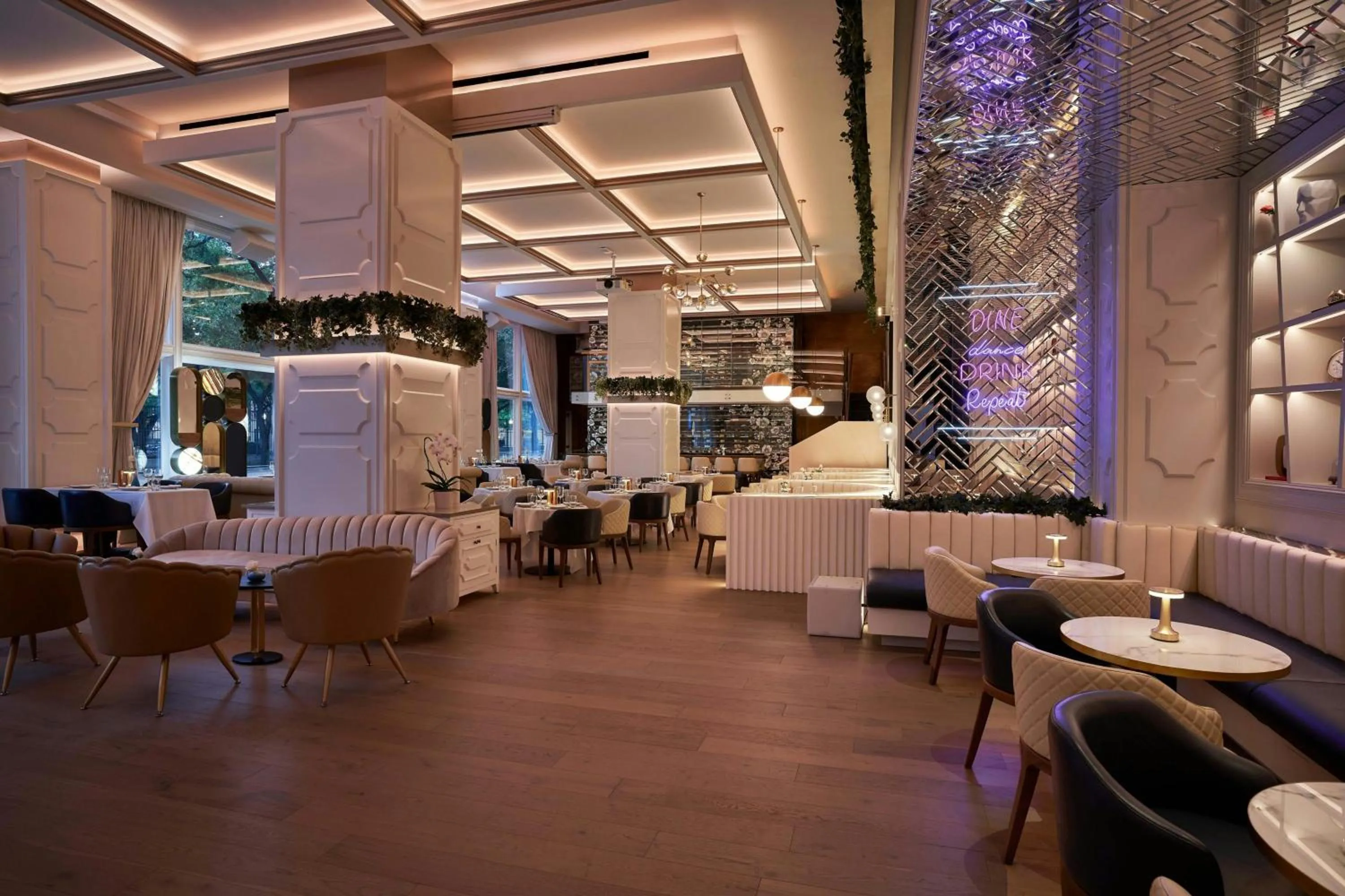 Restaurant/places to eat in W Dallas