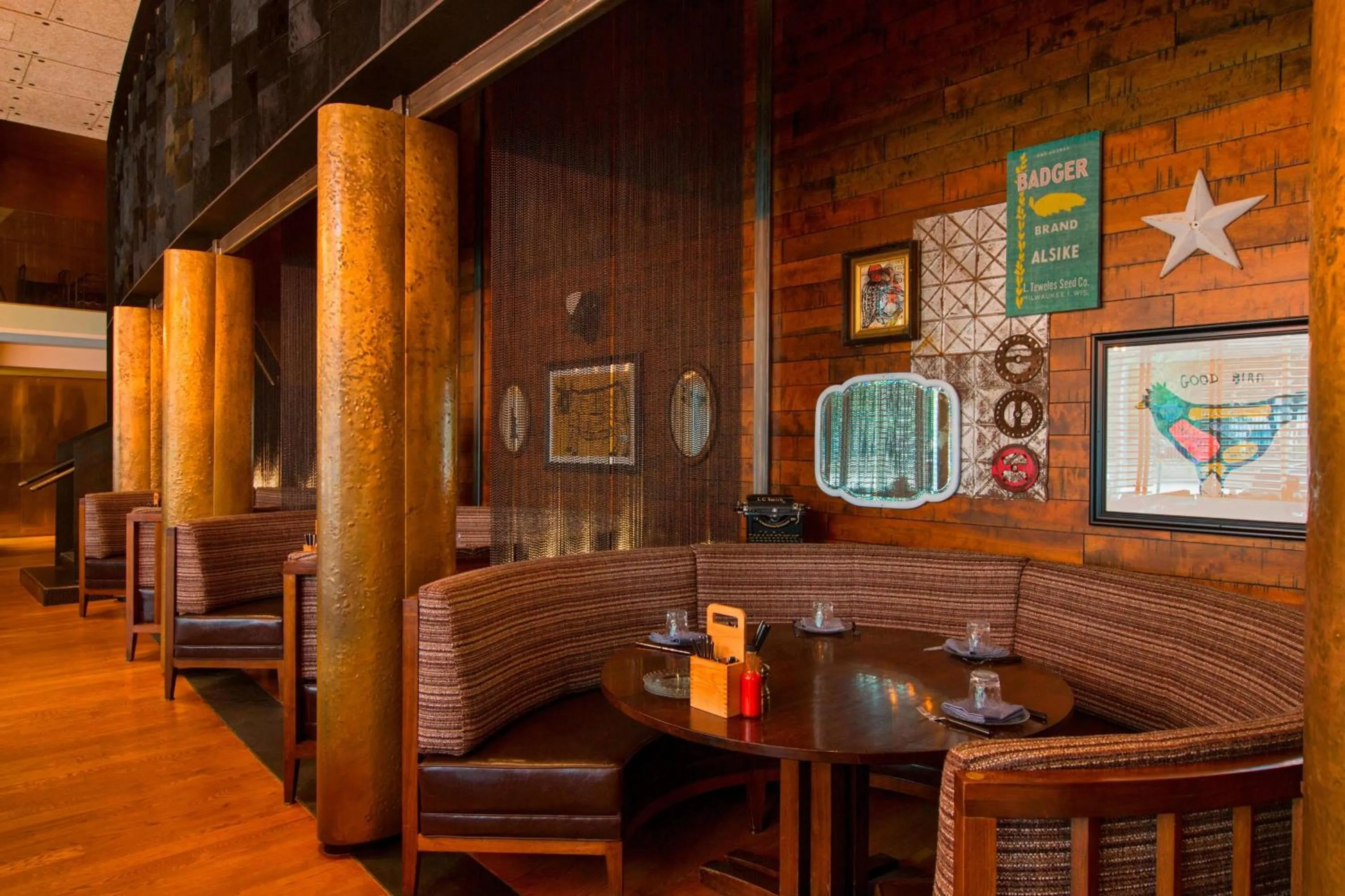 Restaurant/places to eat in W Dallas