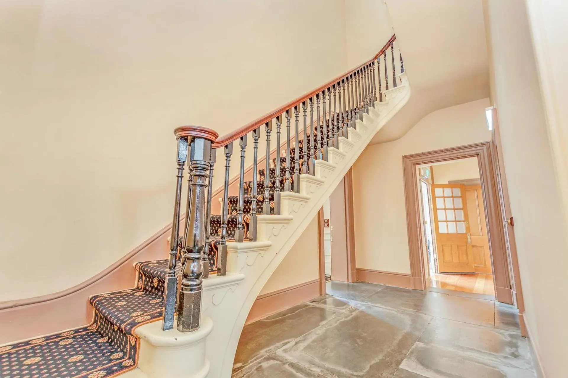 Facade/entrance in Clocktower Suites