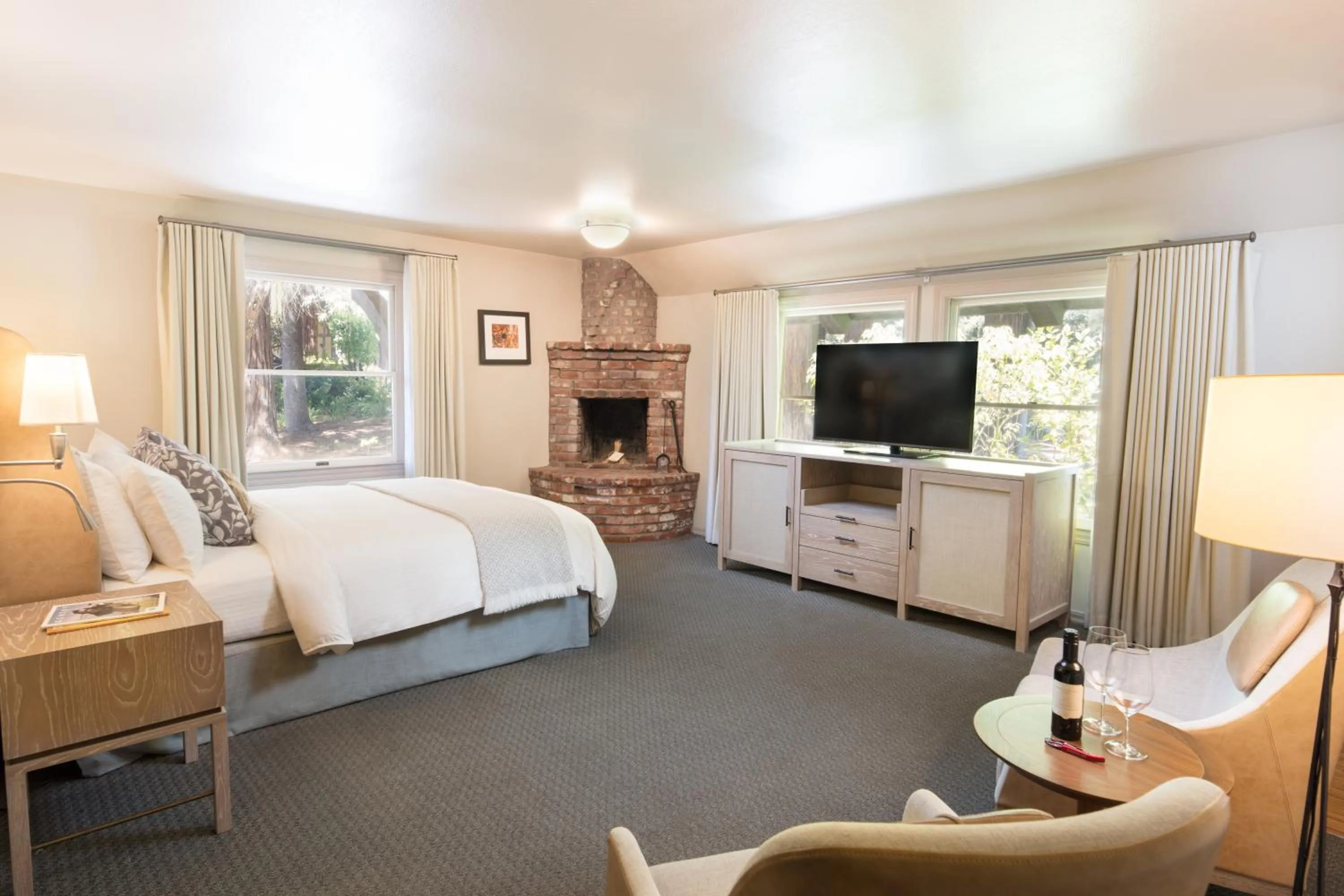 Bedroom, Bed in Harvest Inn