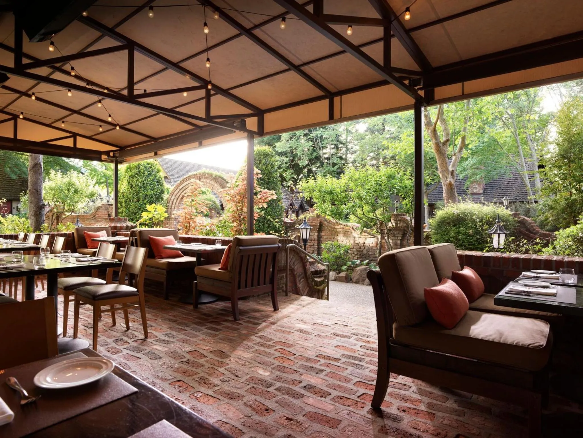 Restaurant/places to eat in Harvest Inn