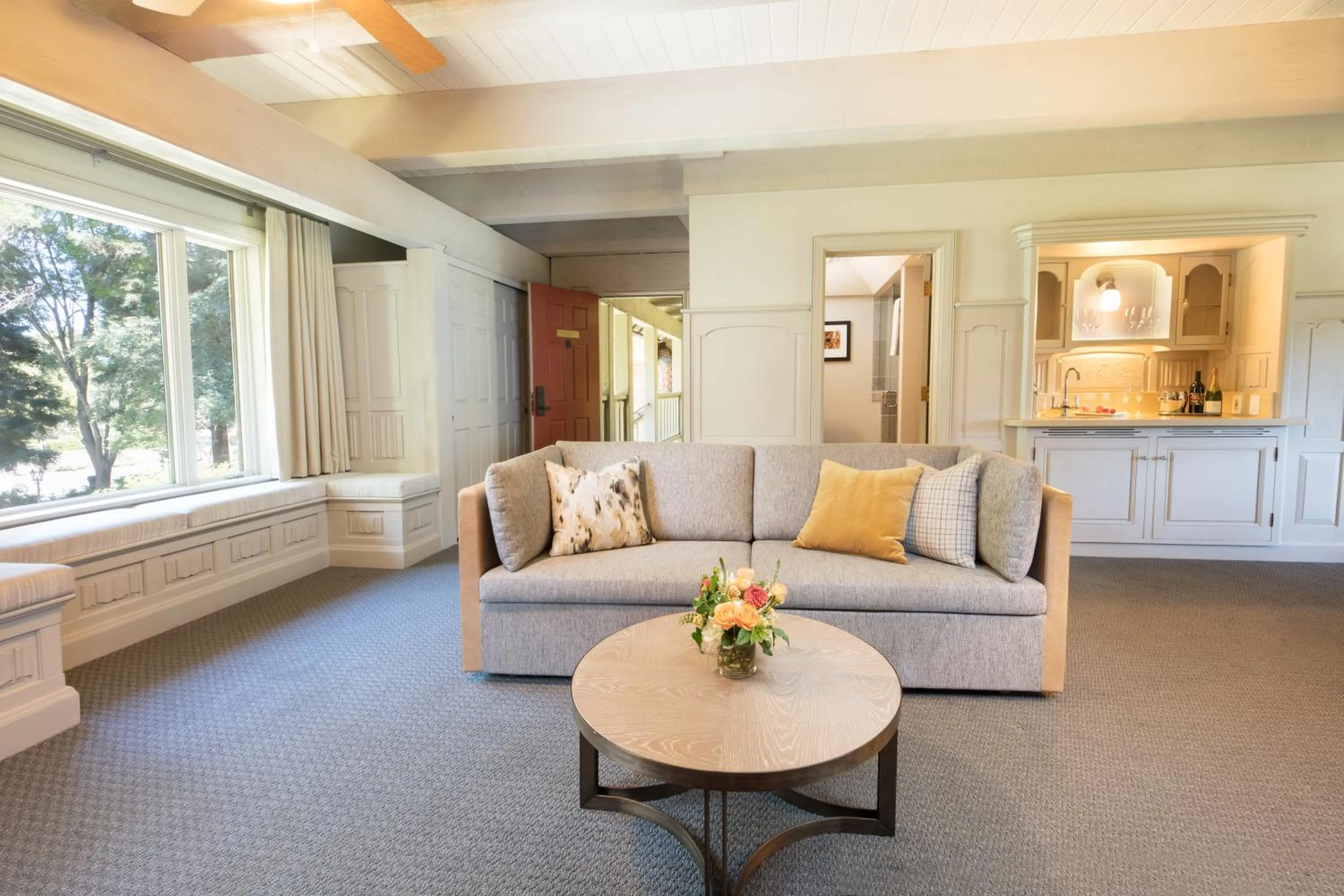 Living room in Harvest Inn