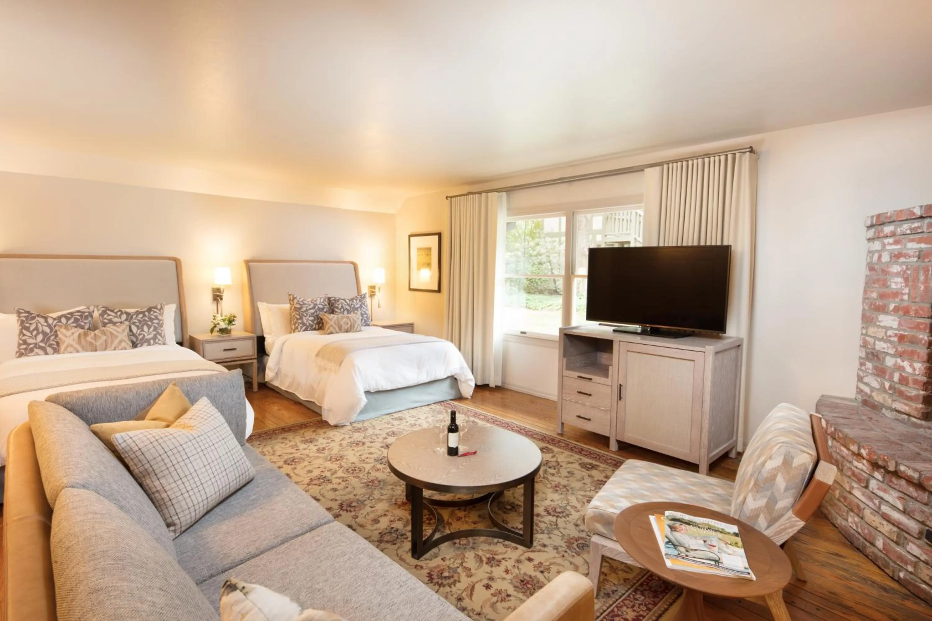 Bedroom, Bed in Harvest Inn