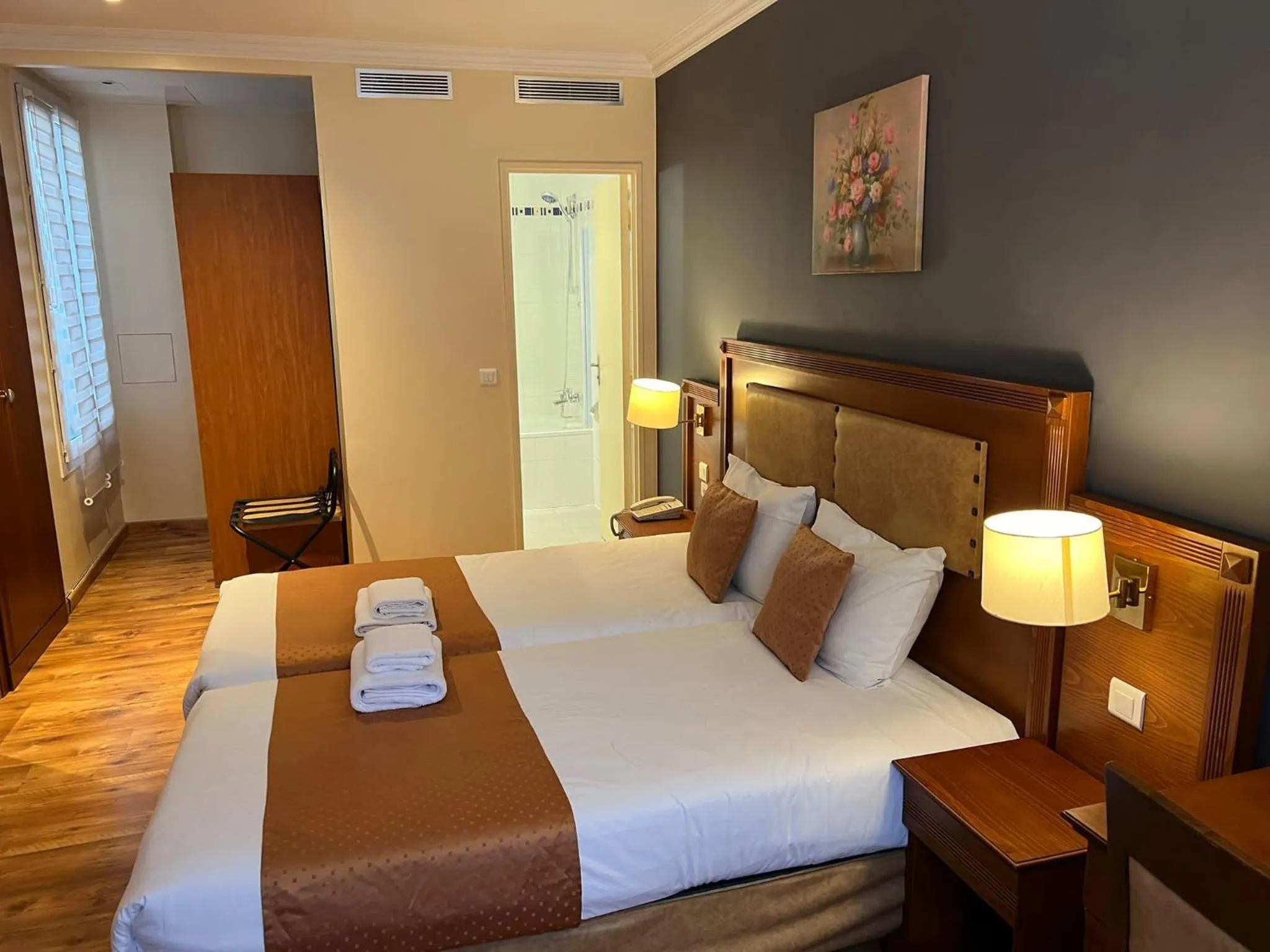 Photo of the whole room, Bed in 121 Paris Hotel