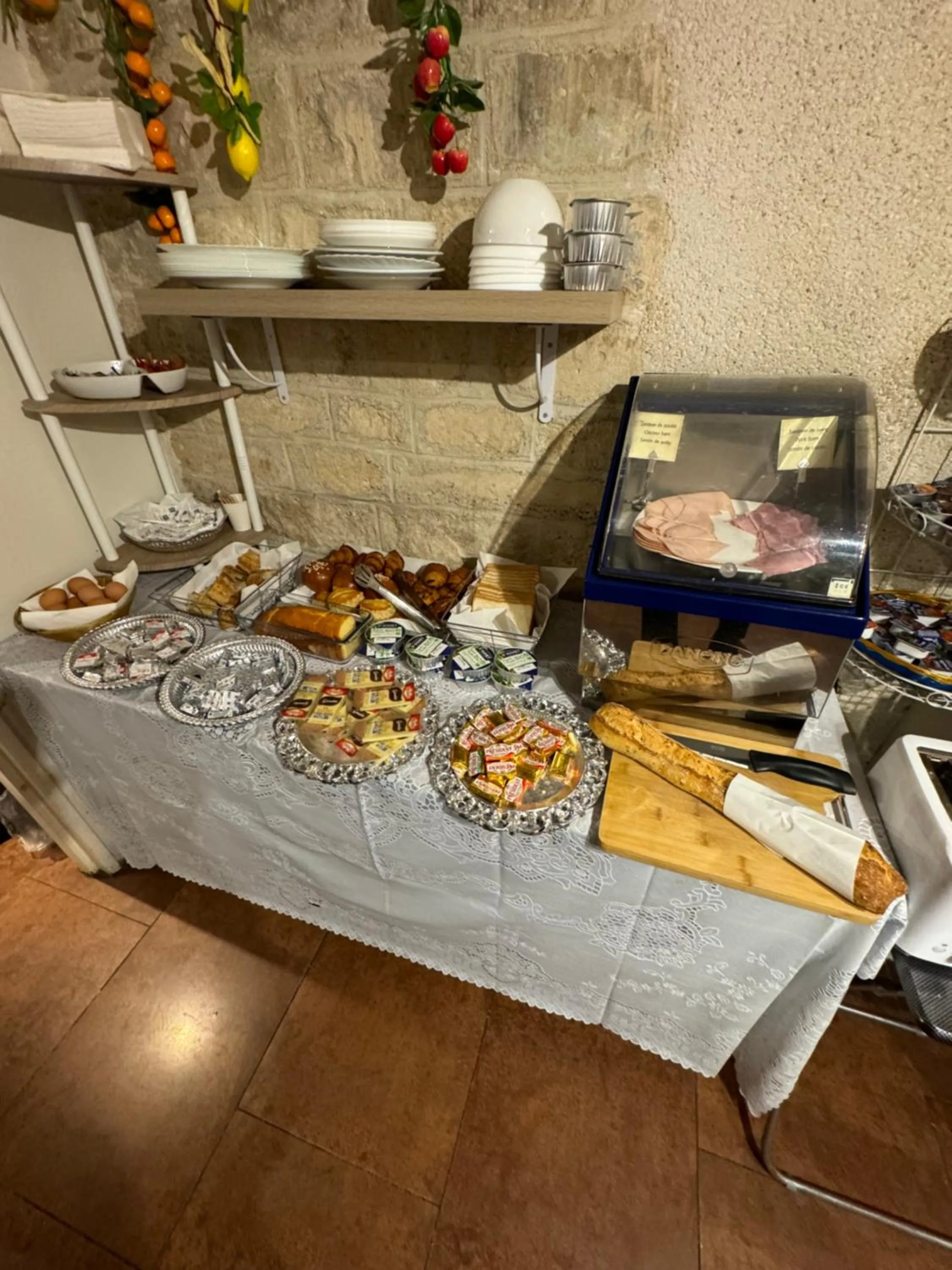 Buffet breakfast in 121 Paris Hotel