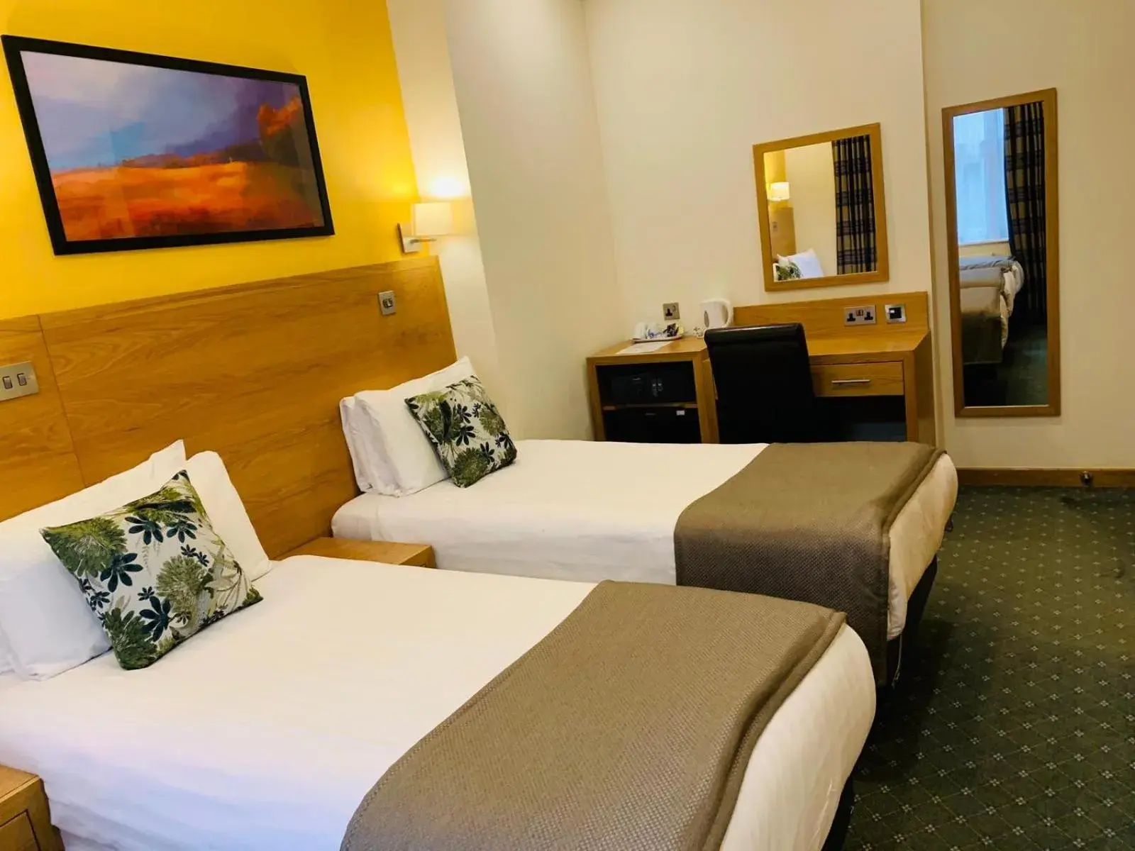 Twin Room in Regency Hotel Parkside Twin Room in Regency Hotel Parkside