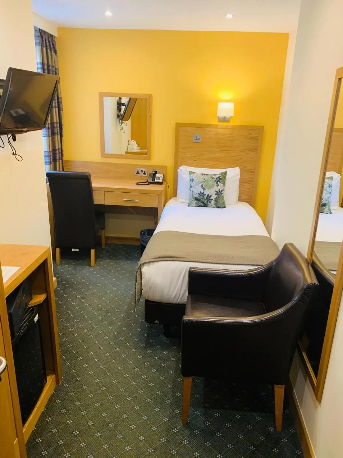 Single Room in Regency Hotel Parkside Single Room in Regency Hotel Parkside