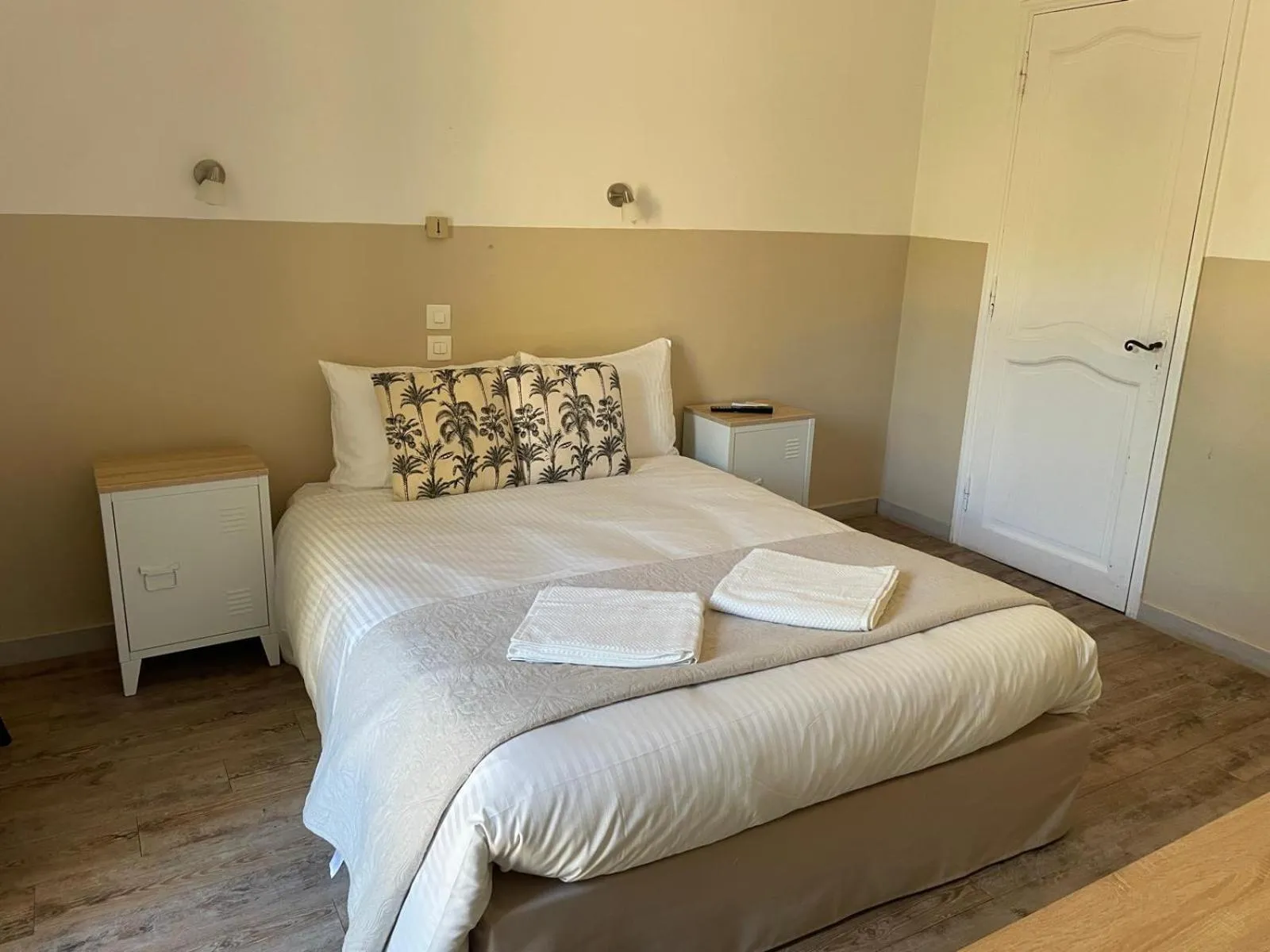 Bed in Hôtel Paradis