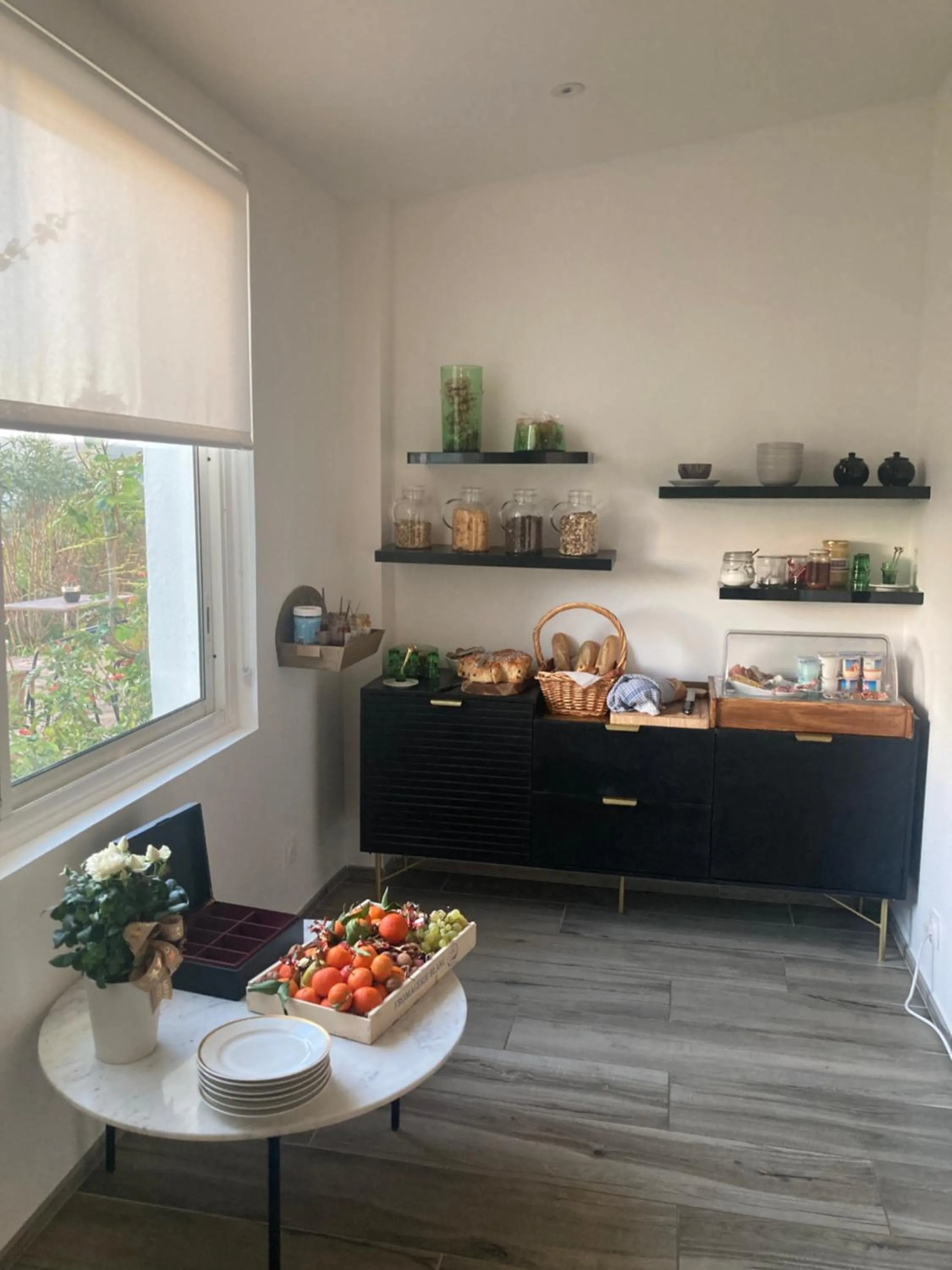 Buffet breakfast in Hôtel Paradis