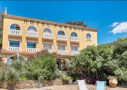 Spring in Hôtel Paradis