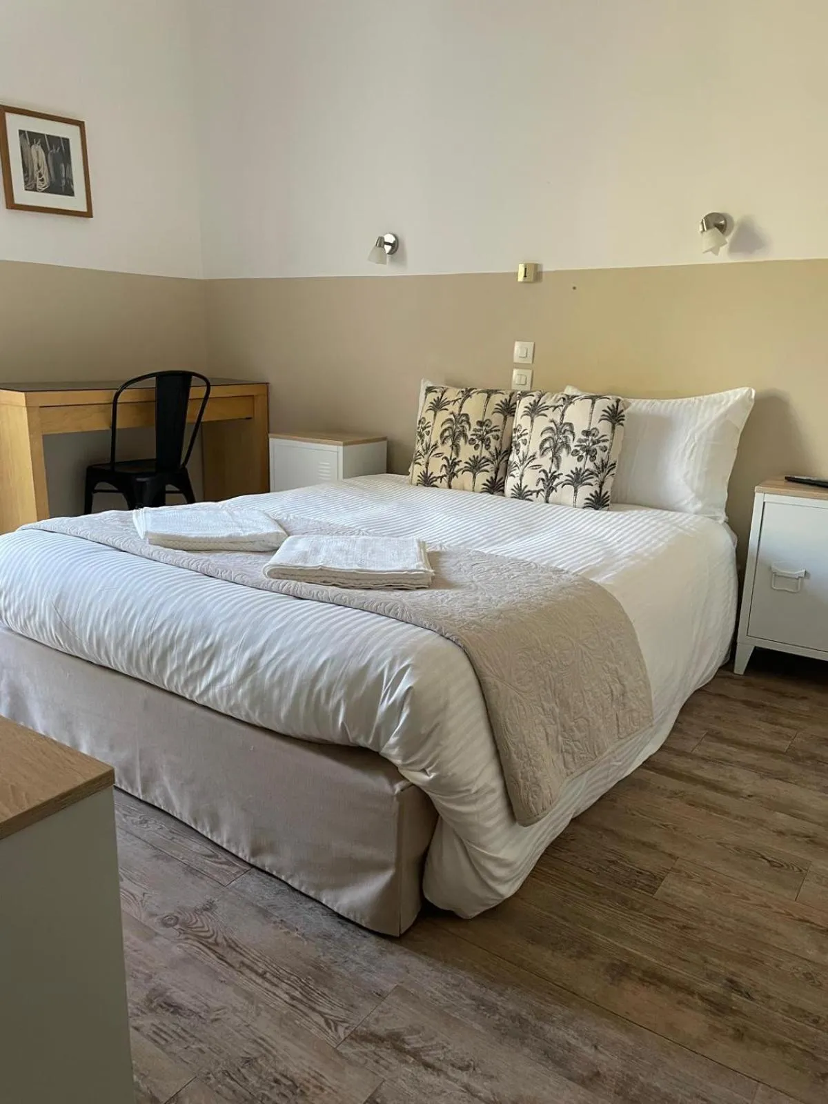 Bed in Hôtel Paradis