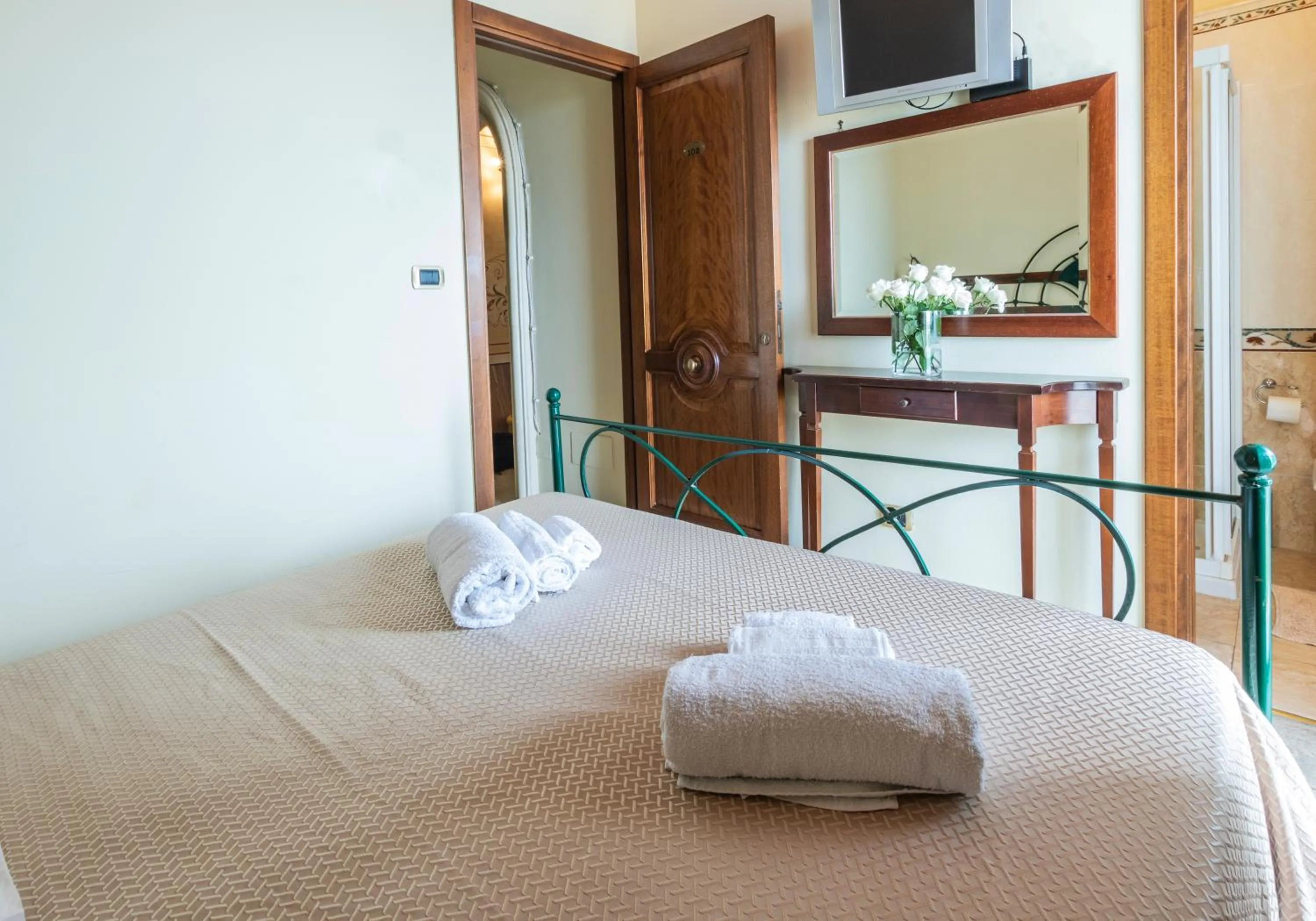 Bedroom, Bed in B&B La Riviera