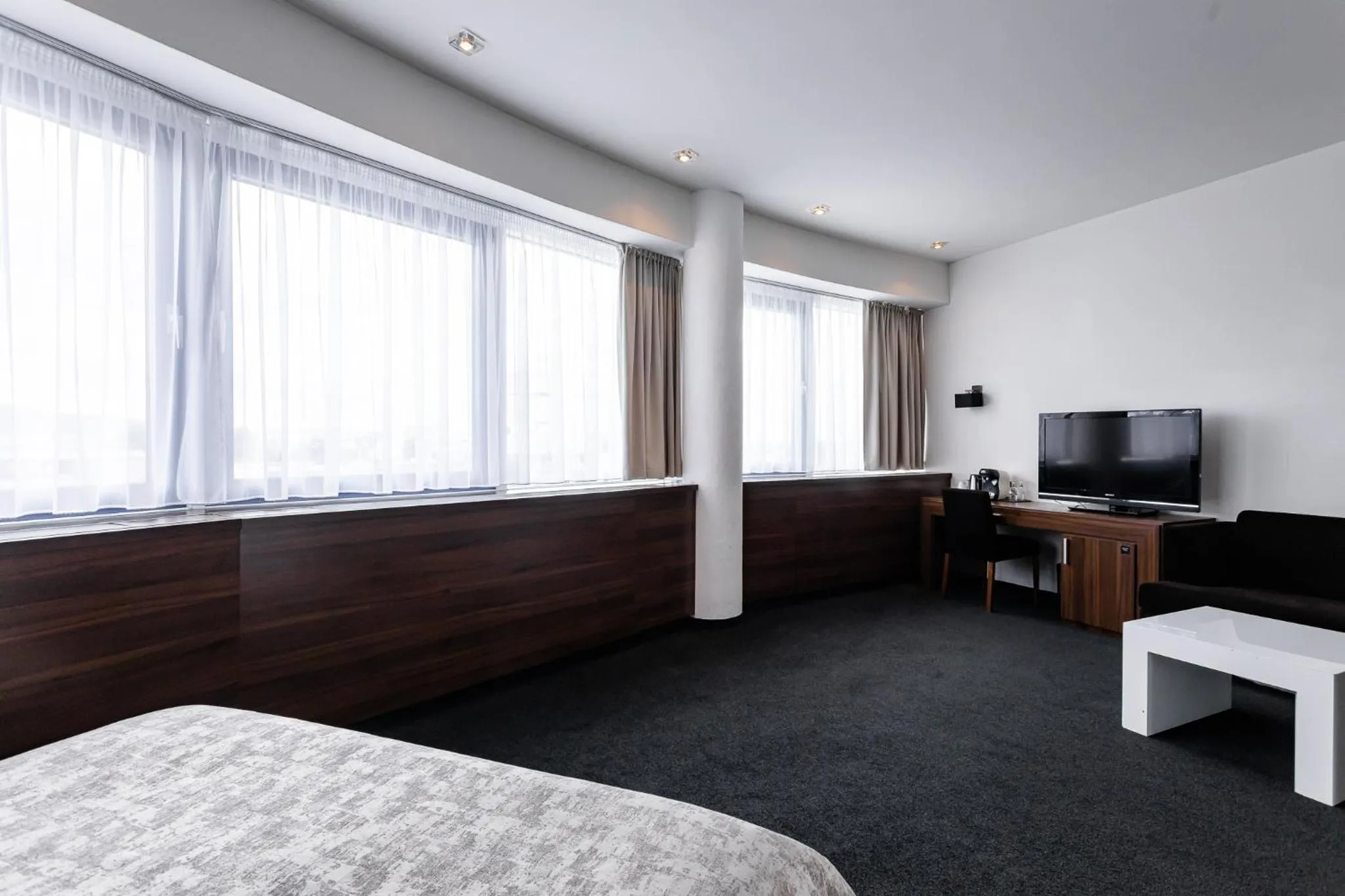 Bed in Tempus Club Garni Hotel