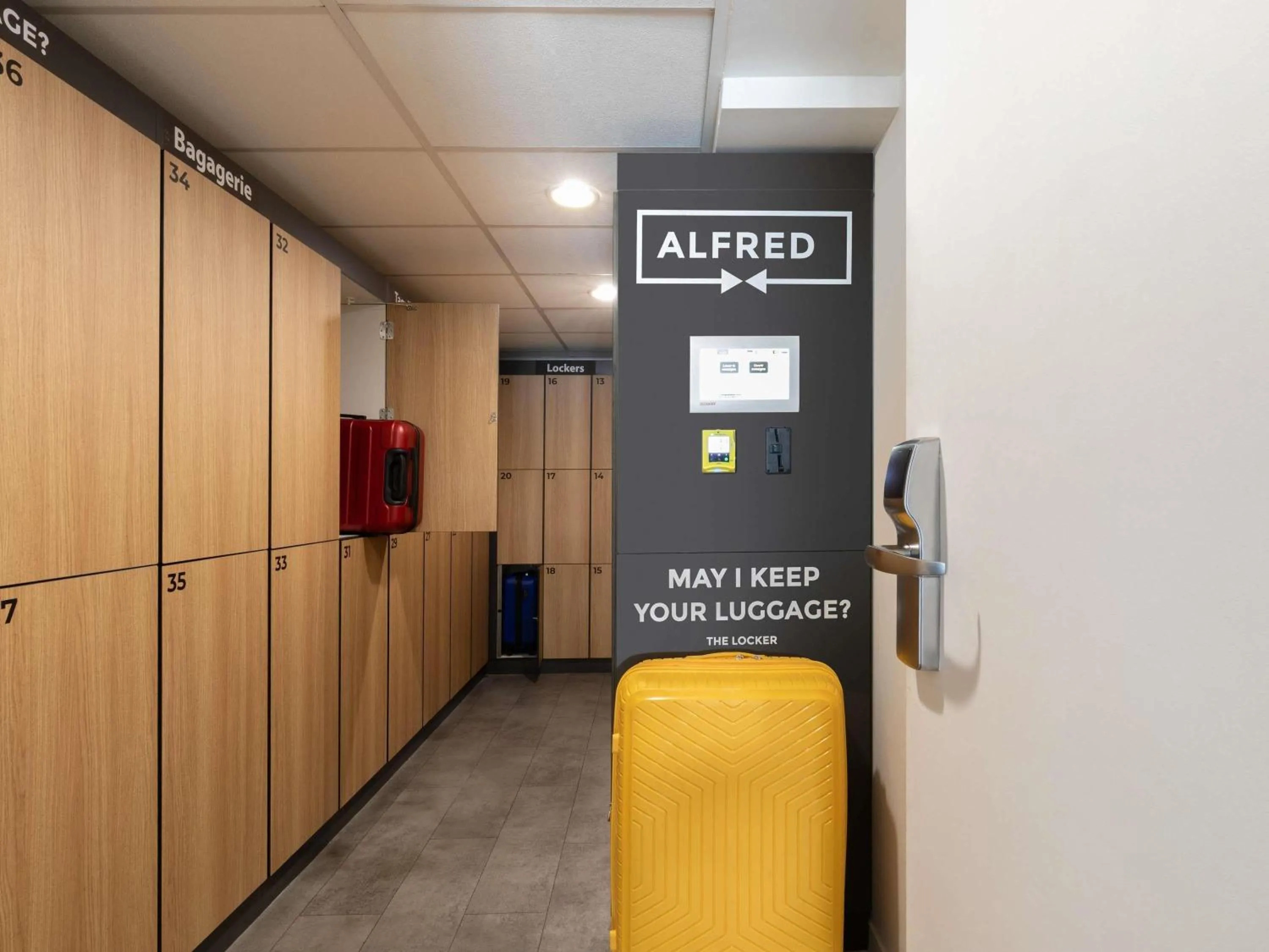 Property building in ibis Paris Porte de Montreuil