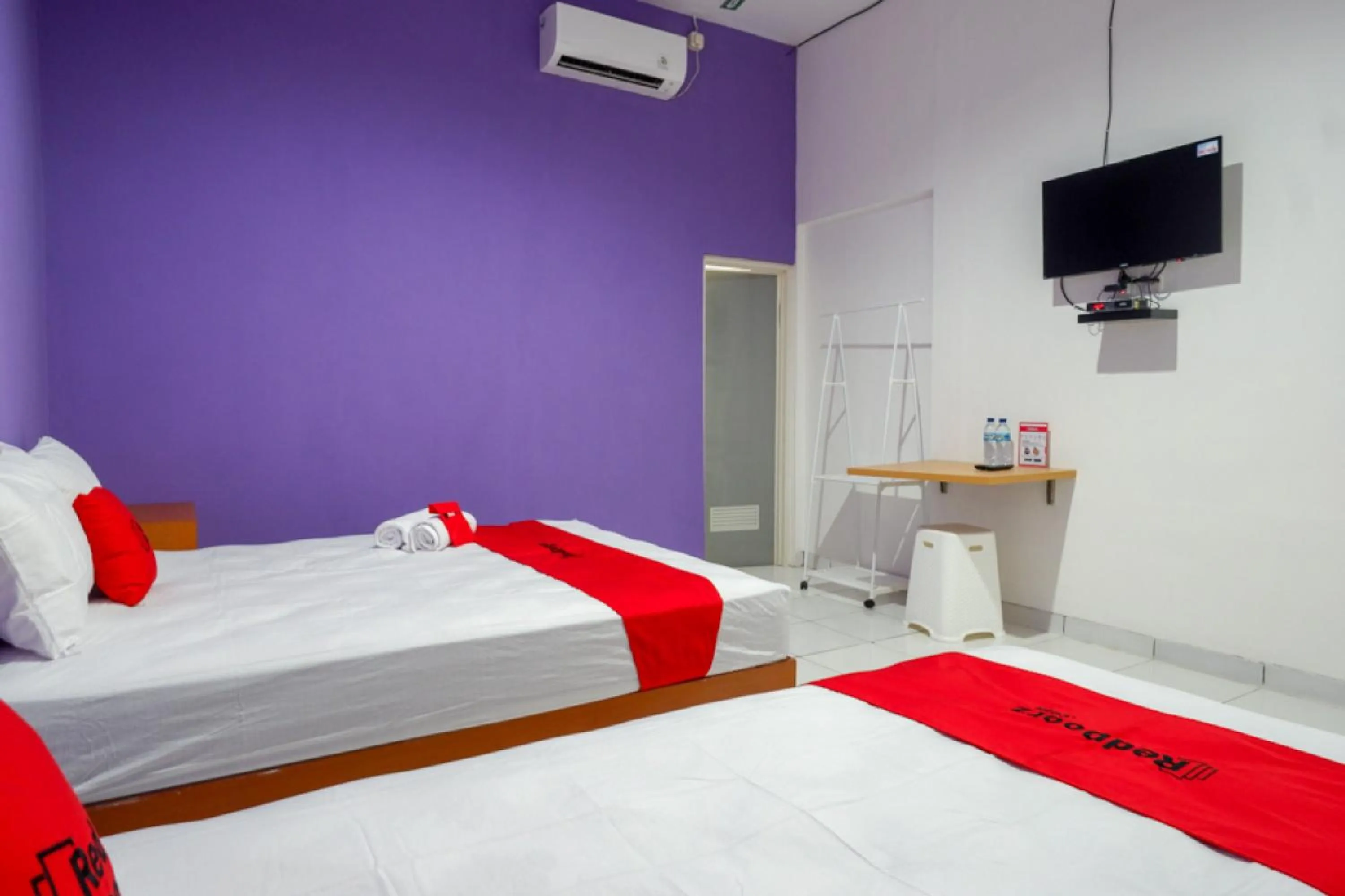 Bedroom, Bed in RedDoorz near Alun Alun Kaliwungu Kendal