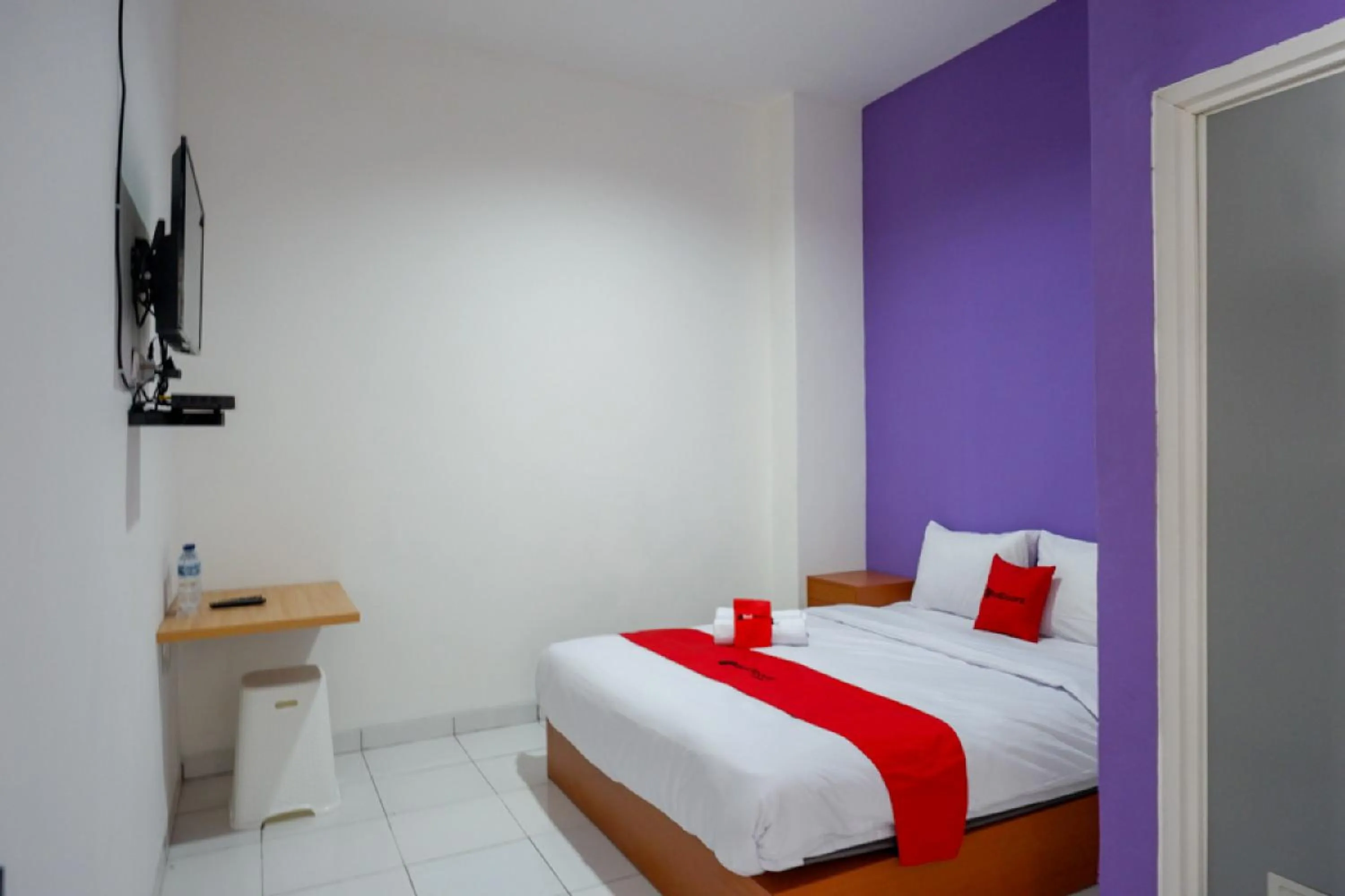 Bedroom, Bed in RedDoorz near Alun Alun Kaliwungu Kendal