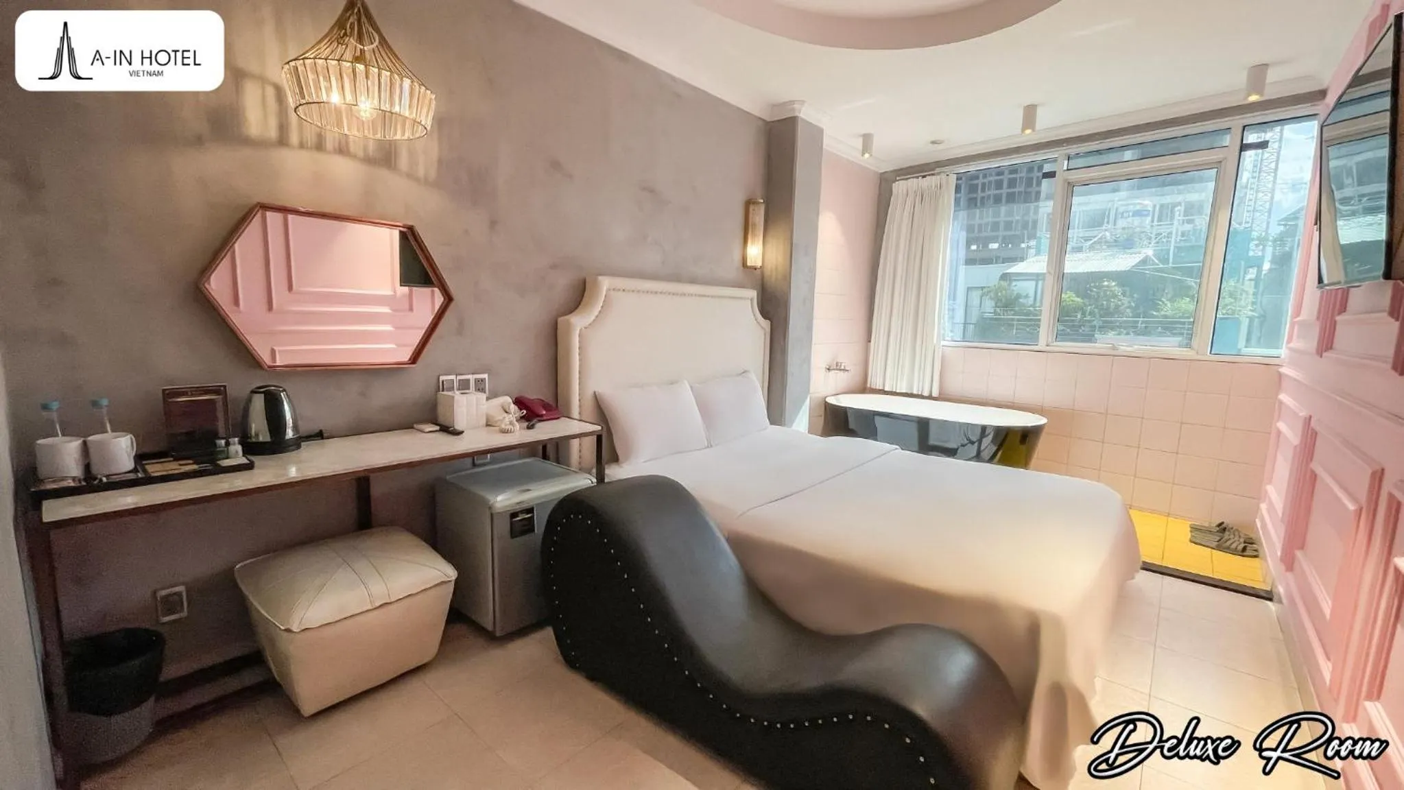 Photo of the whole room, Bed in A In Hotel Del Luna