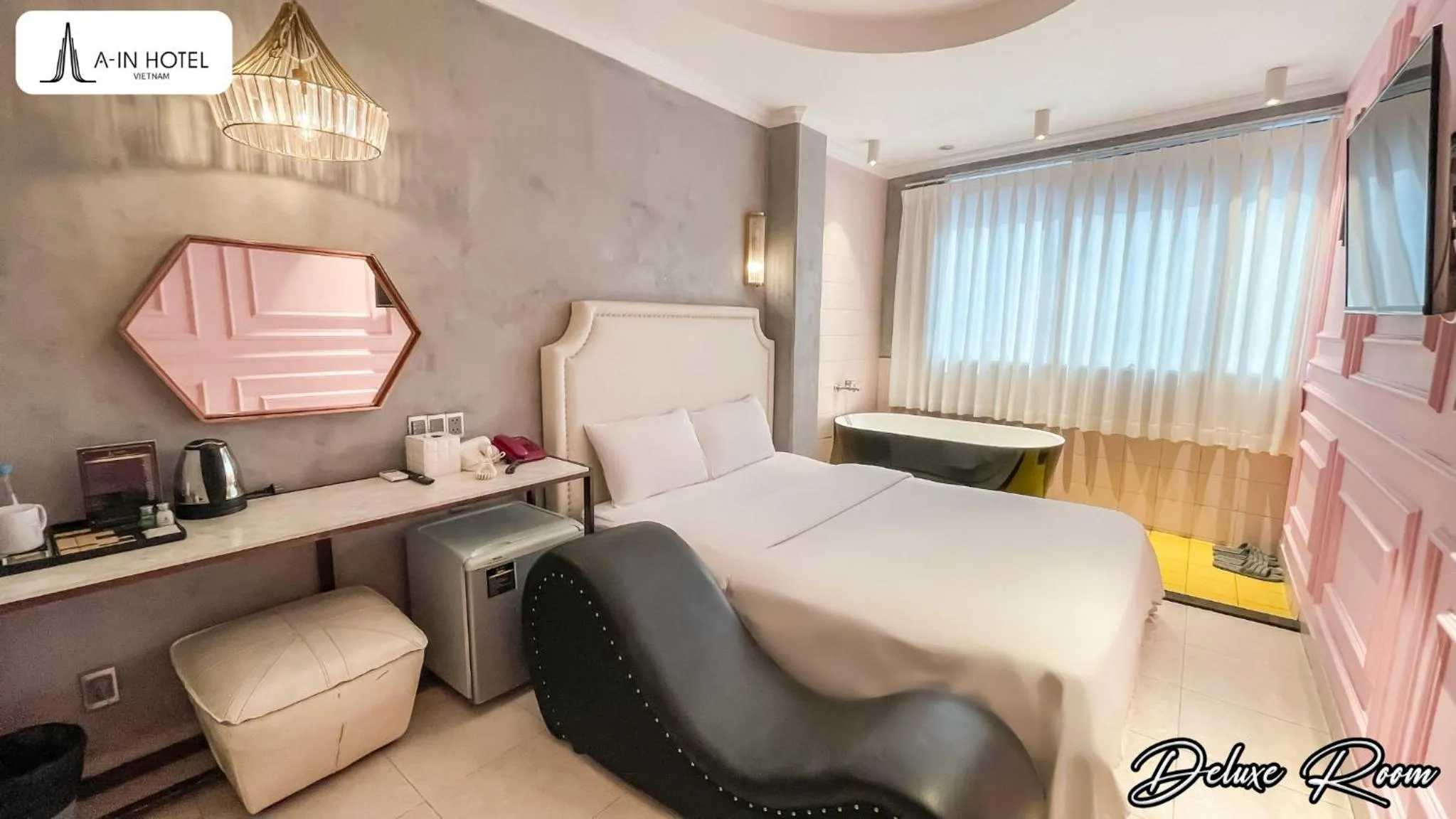 Photo of the whole room, Bed in A In Hotel Del Luna