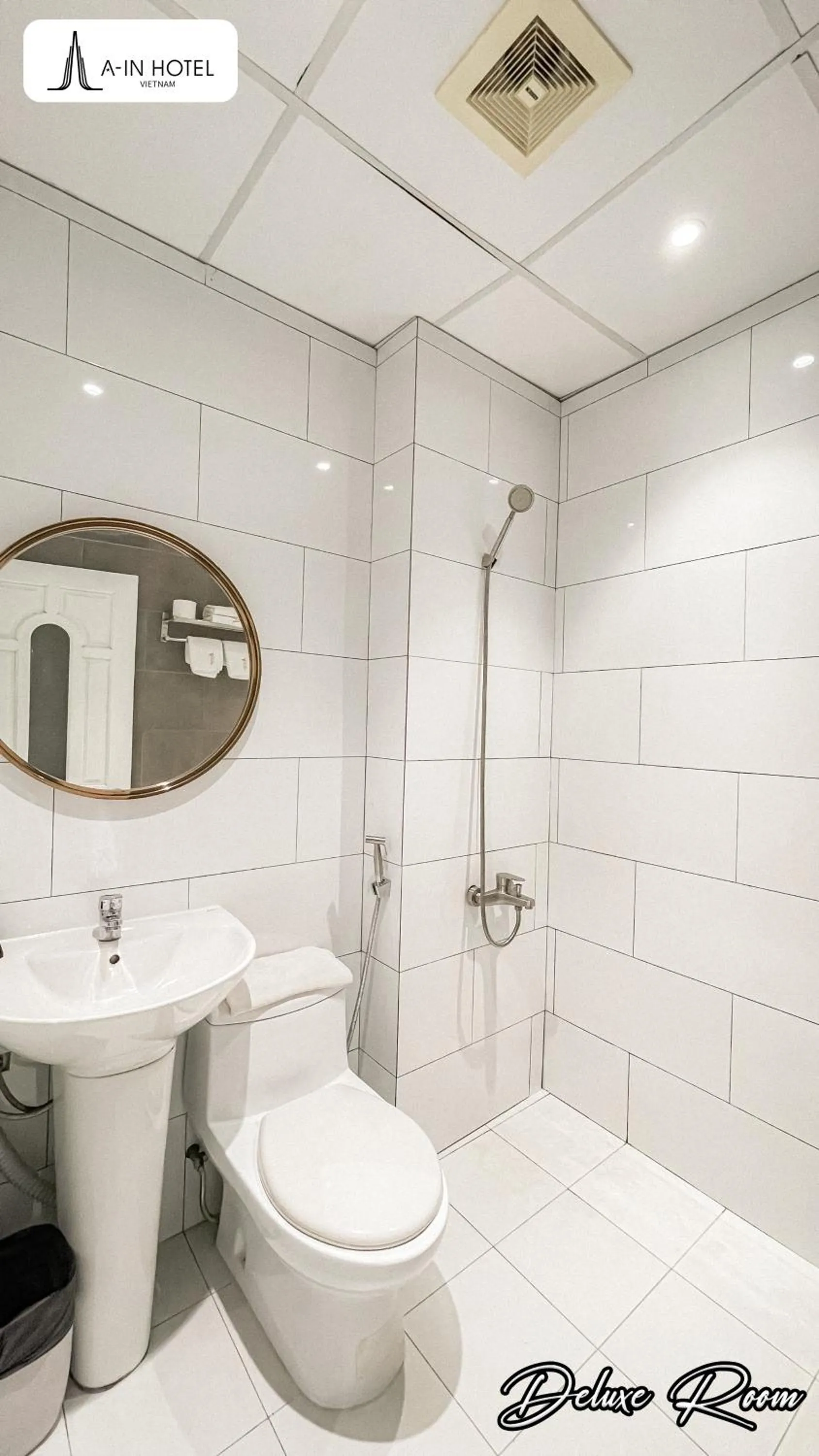 Shower in A In Hotel Del Luna