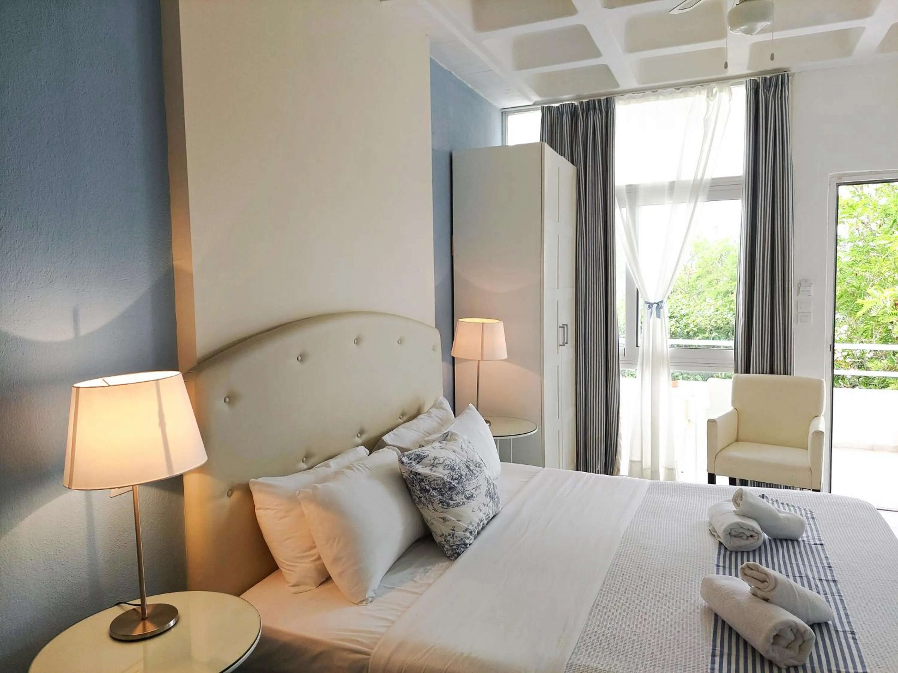 Bed in Seafront Studios and Apartments