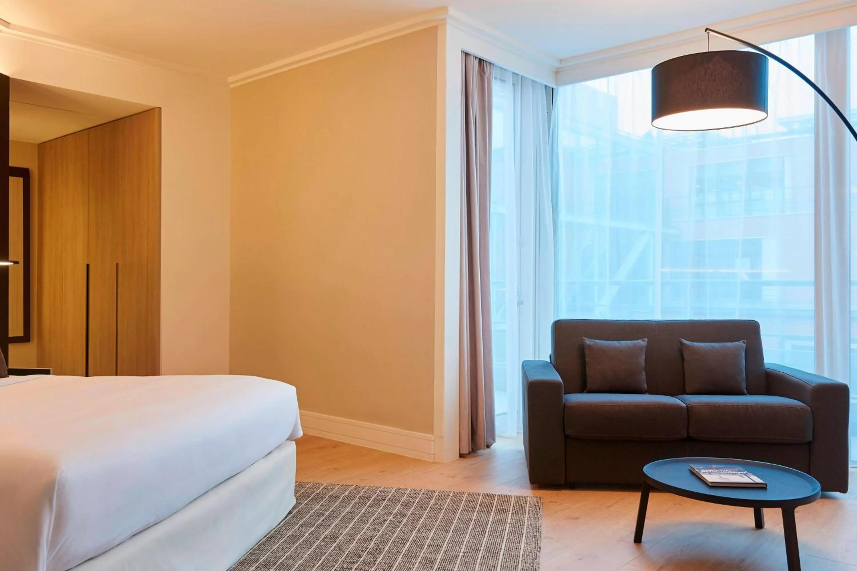 Photo of the whole room, Bed in Lyon Marriott Hotel Cité Internationale