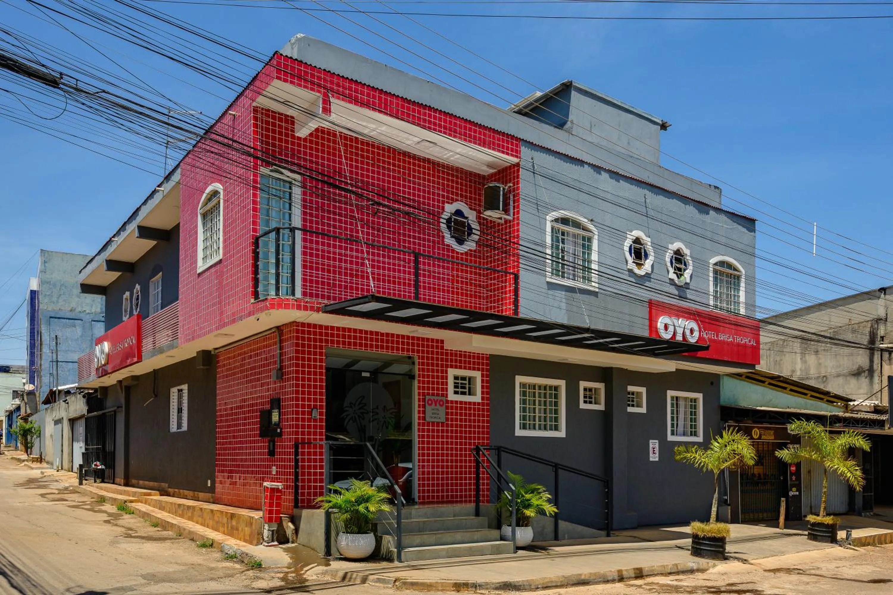 Property building in OYO Hotel Brisa Tropical, Brasília