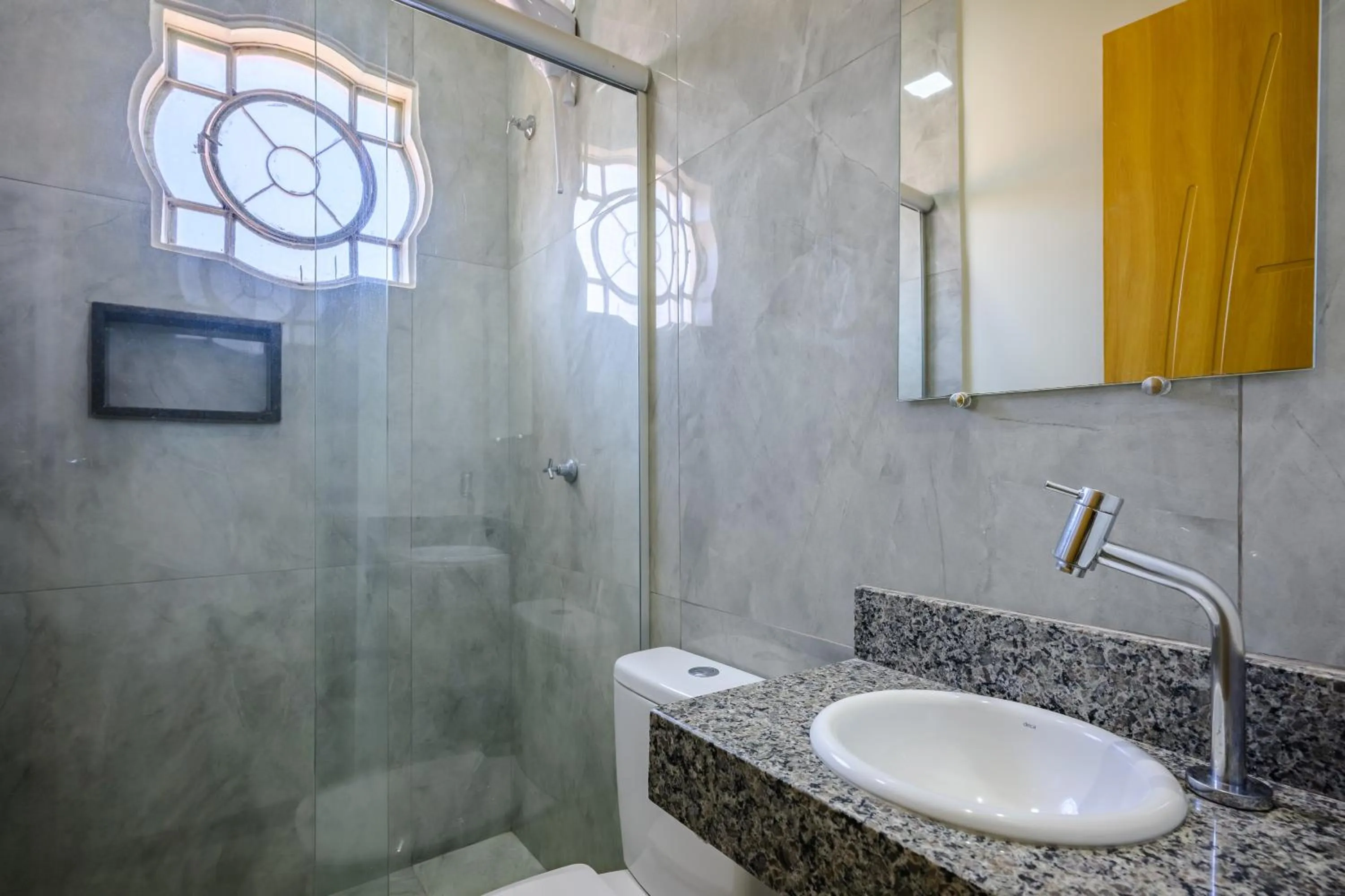 Bathroom in OYO Hotel Brisa Tropical, Brasília