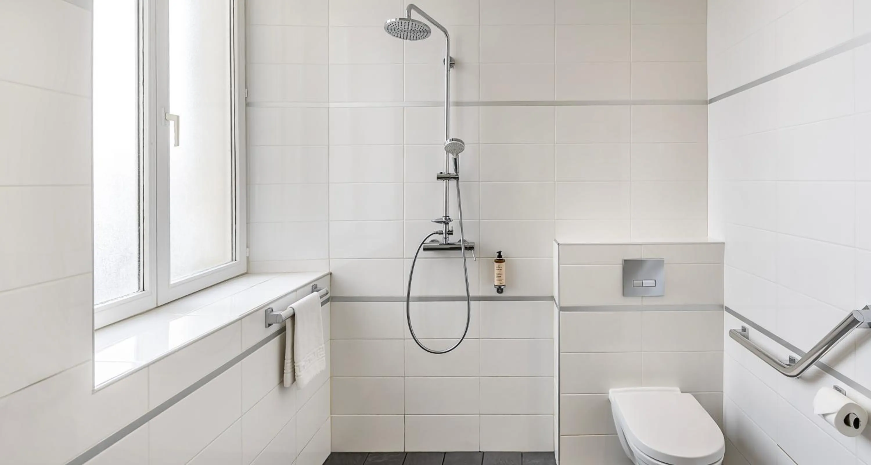 Bathroom in Best Western Poitiers Centre Le Grand Hôtel