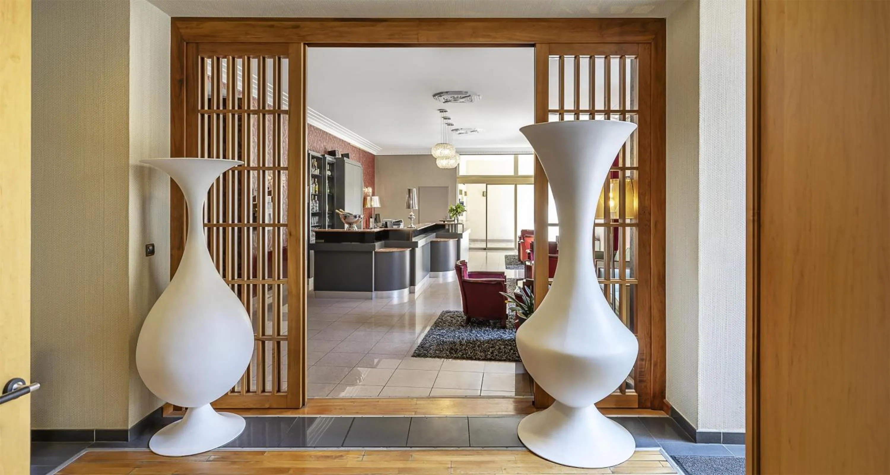 Lobby or reception in Best Western Poitiers Centre Le Grand Hôtel