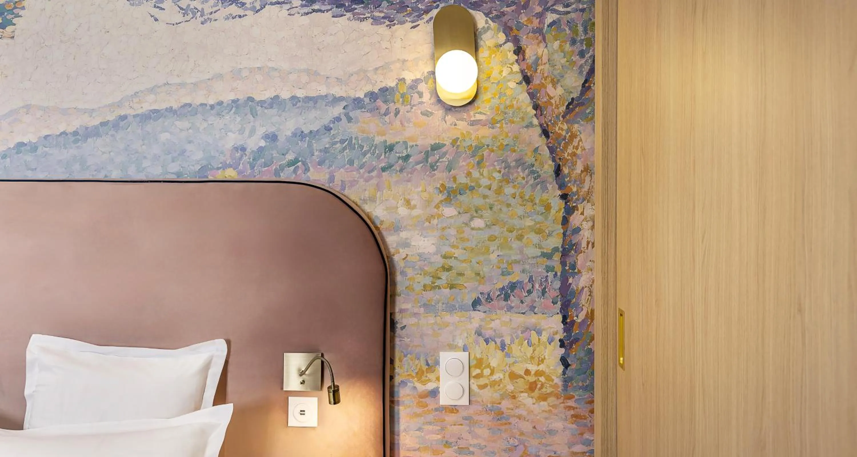 Bedroom, Bed in Best Western Poitiers Centre Le Grand Hôtel